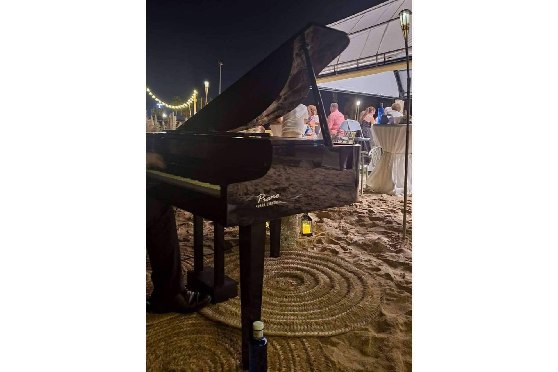 Piano Para Eventos acompaña a los novios en uno de los días más importantes de su vida