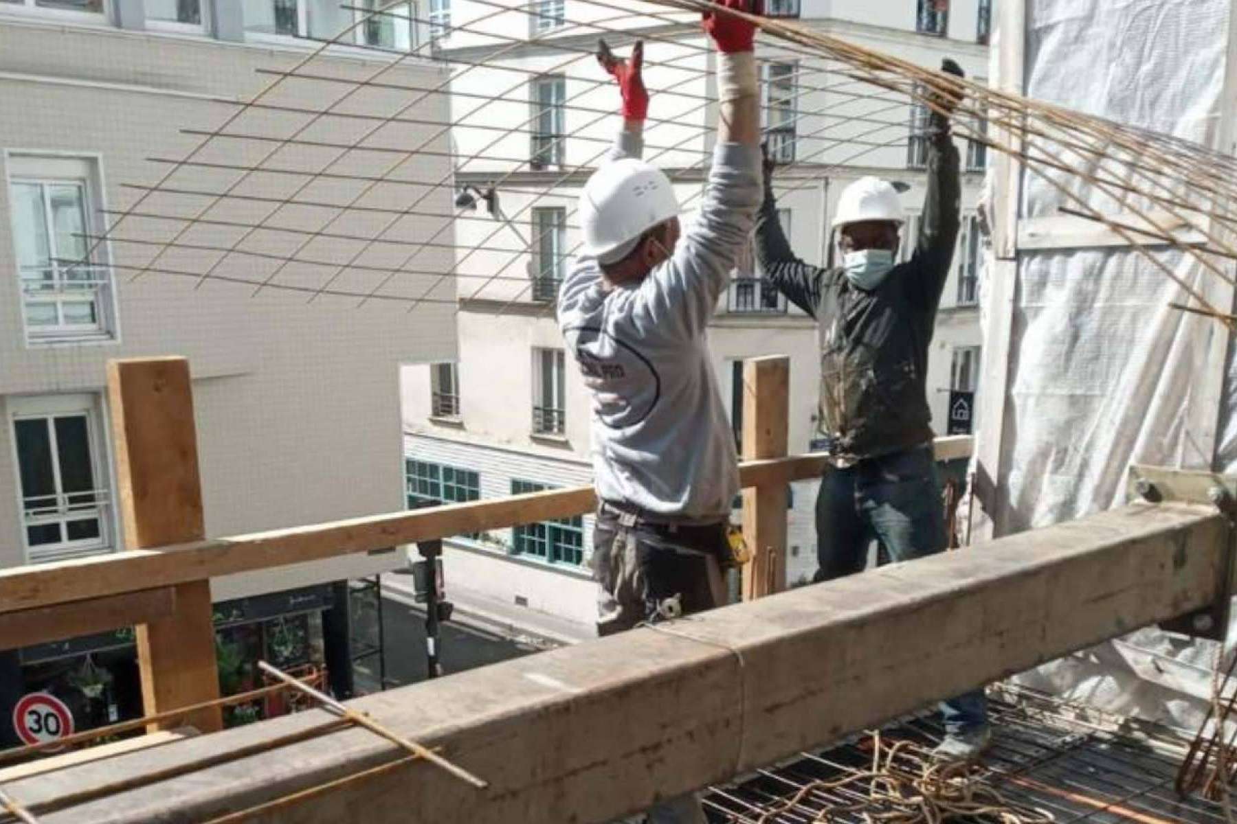 ¿Qué ofrece el servicio de construcciones de CNLPRO en Barcelona?