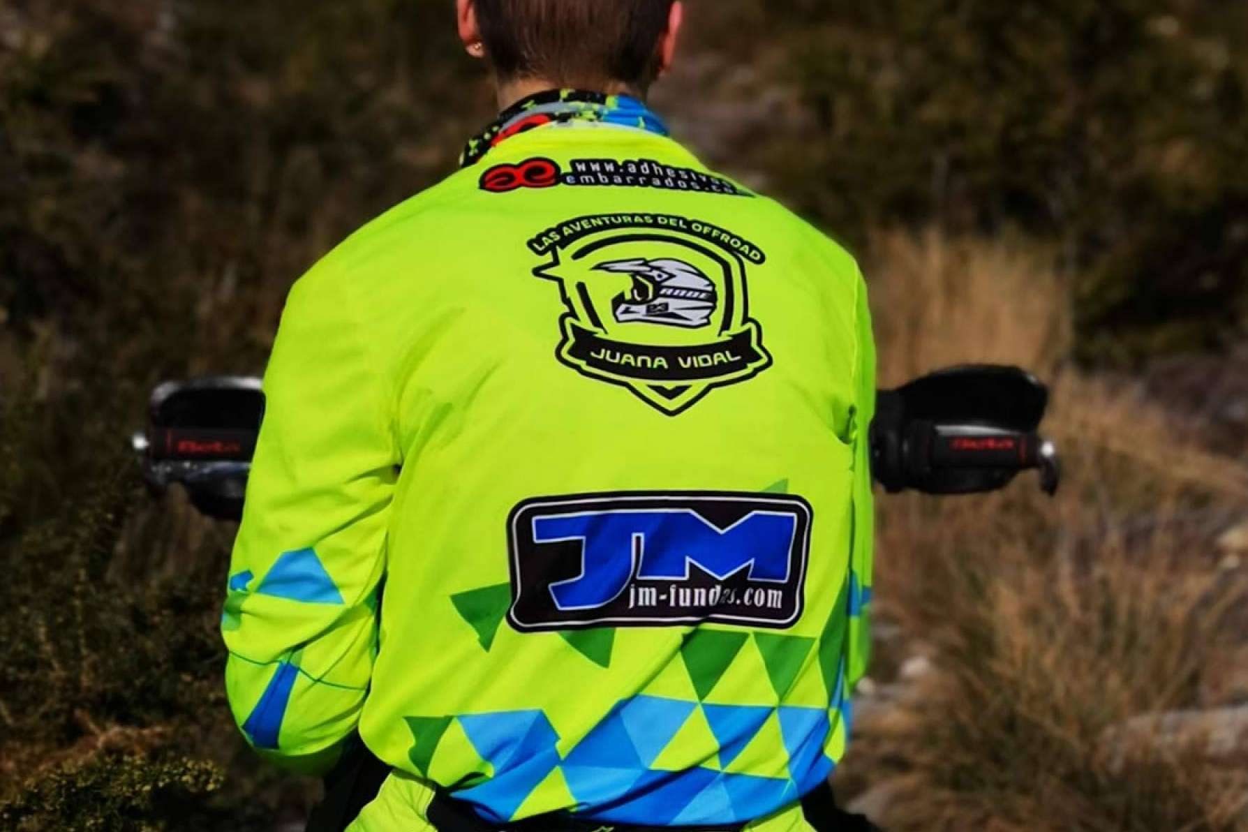 ADHESIVOSEMBARRADOS ofrece ropa personalizada para motocross, enduro y trail