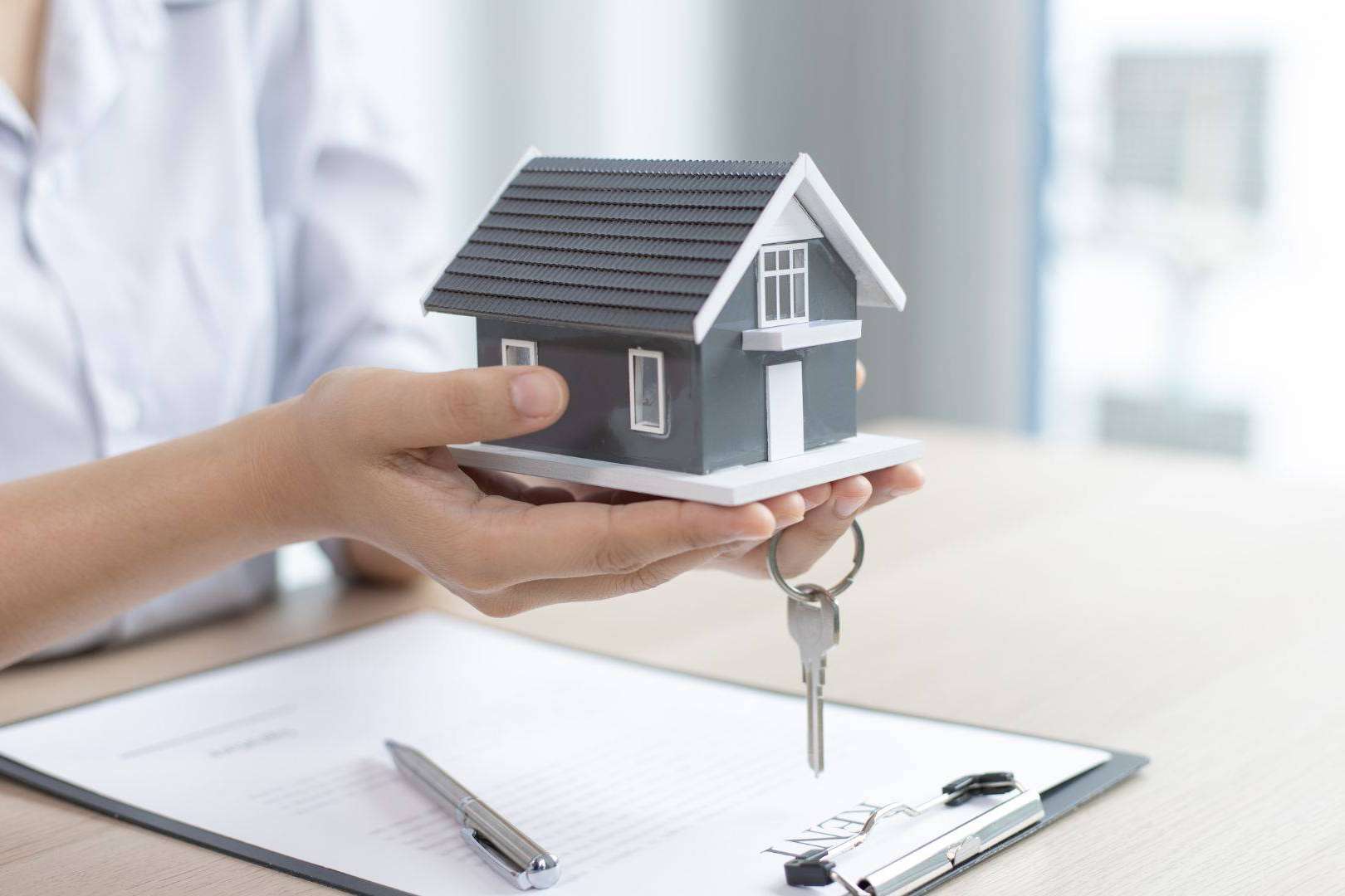 Invertir en bienes inmuebles con inversores inmobiliarios expertos para conseguir ingresos pasivos