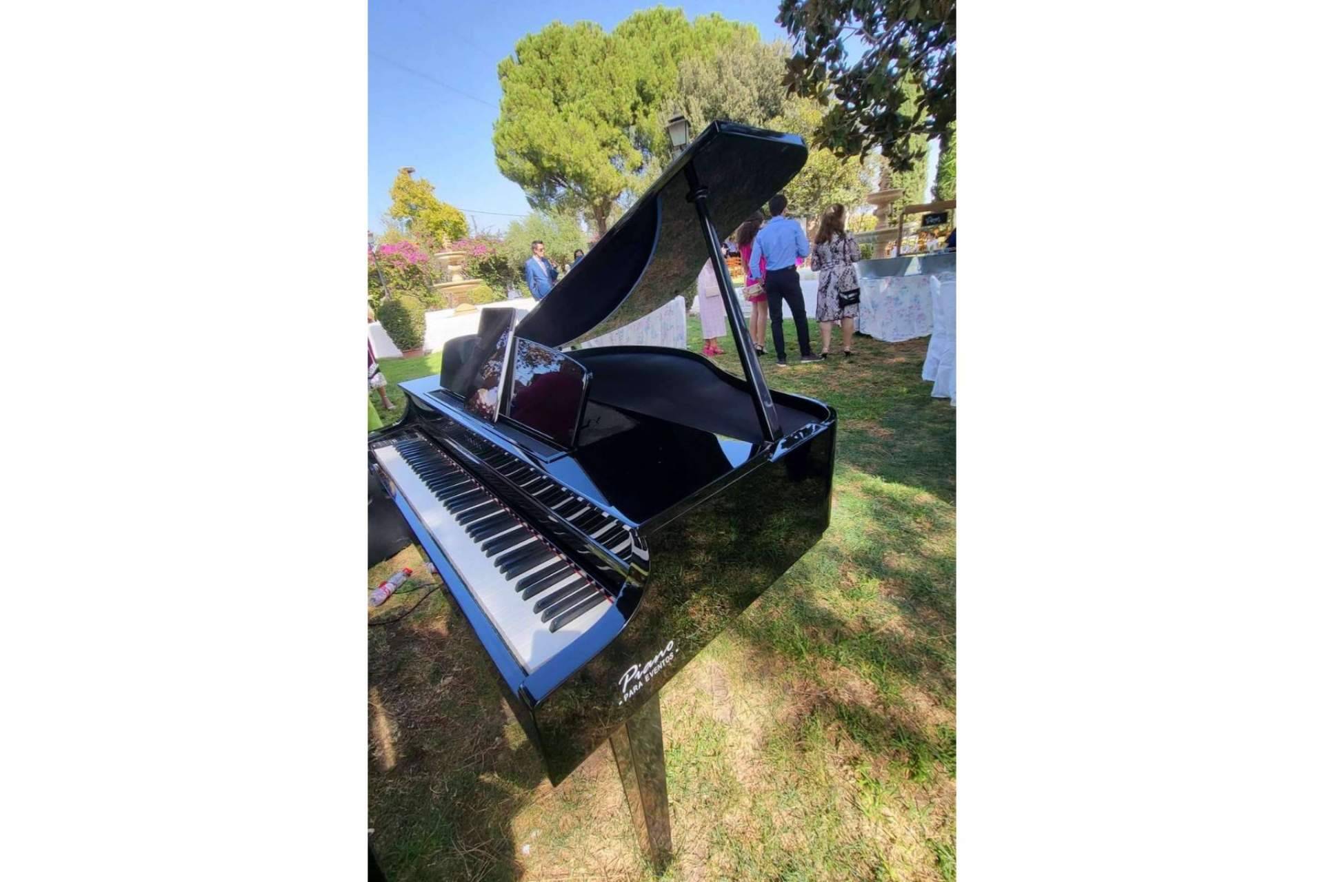 Alquiler de piano con o sin pianistas para un evento de empresa, de la mano de Piano Para Eventos