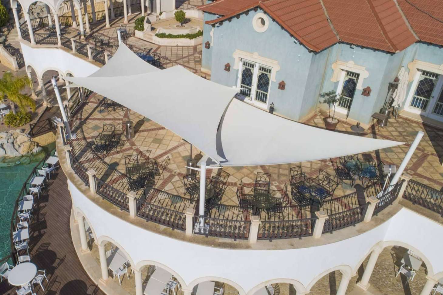 Protección solar y toques de distinción y exclusividad, juntos en los toldos tipo vela de Velas Alicante
