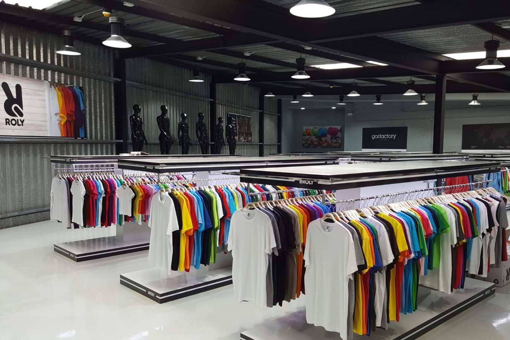 James Dam Studio Creativo se encarga del diseño, fabricación y montaje de showrooms