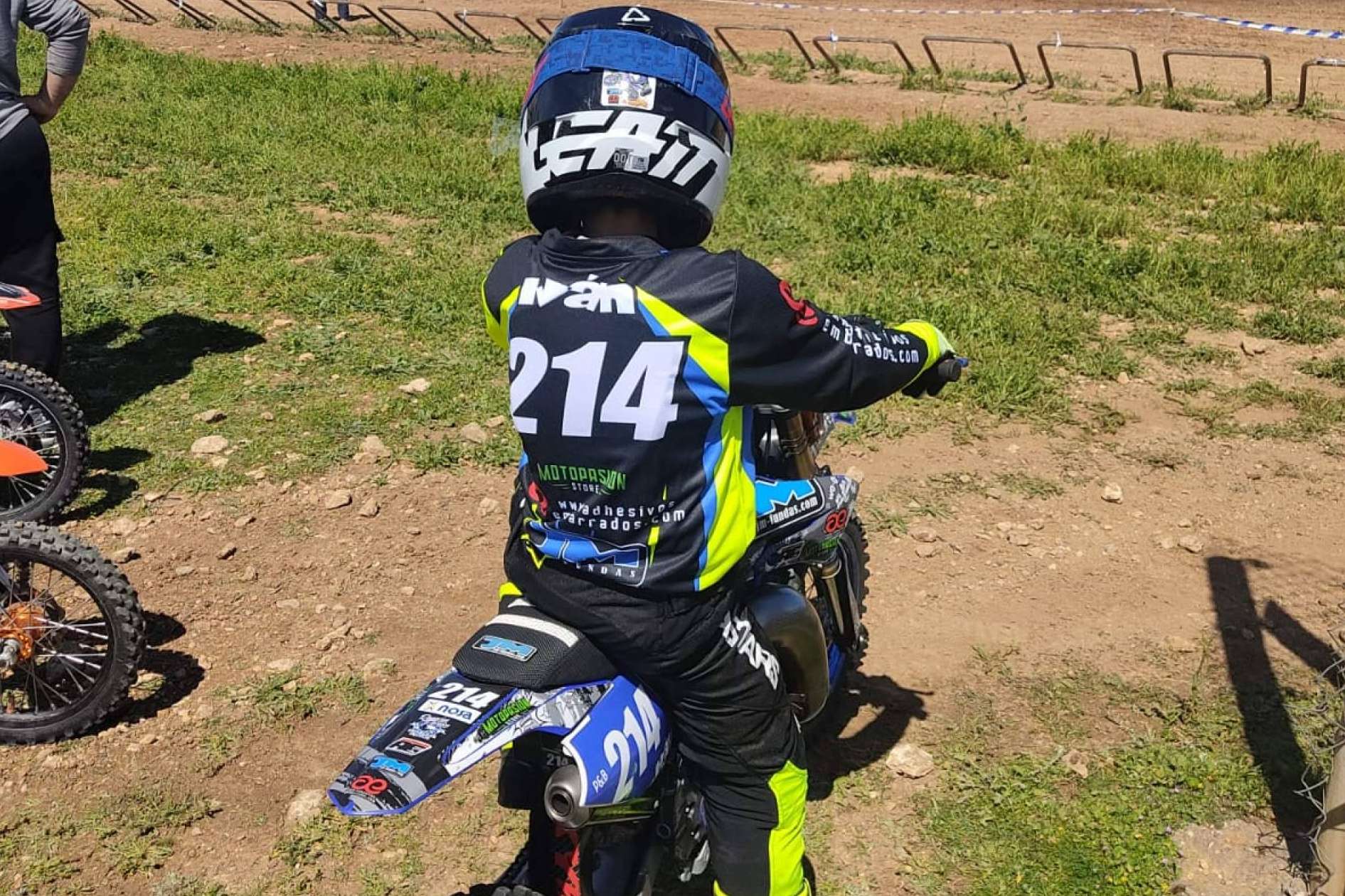 Adquirir ropa personalizada para off road en ADHESIVOSEMBARRADOS