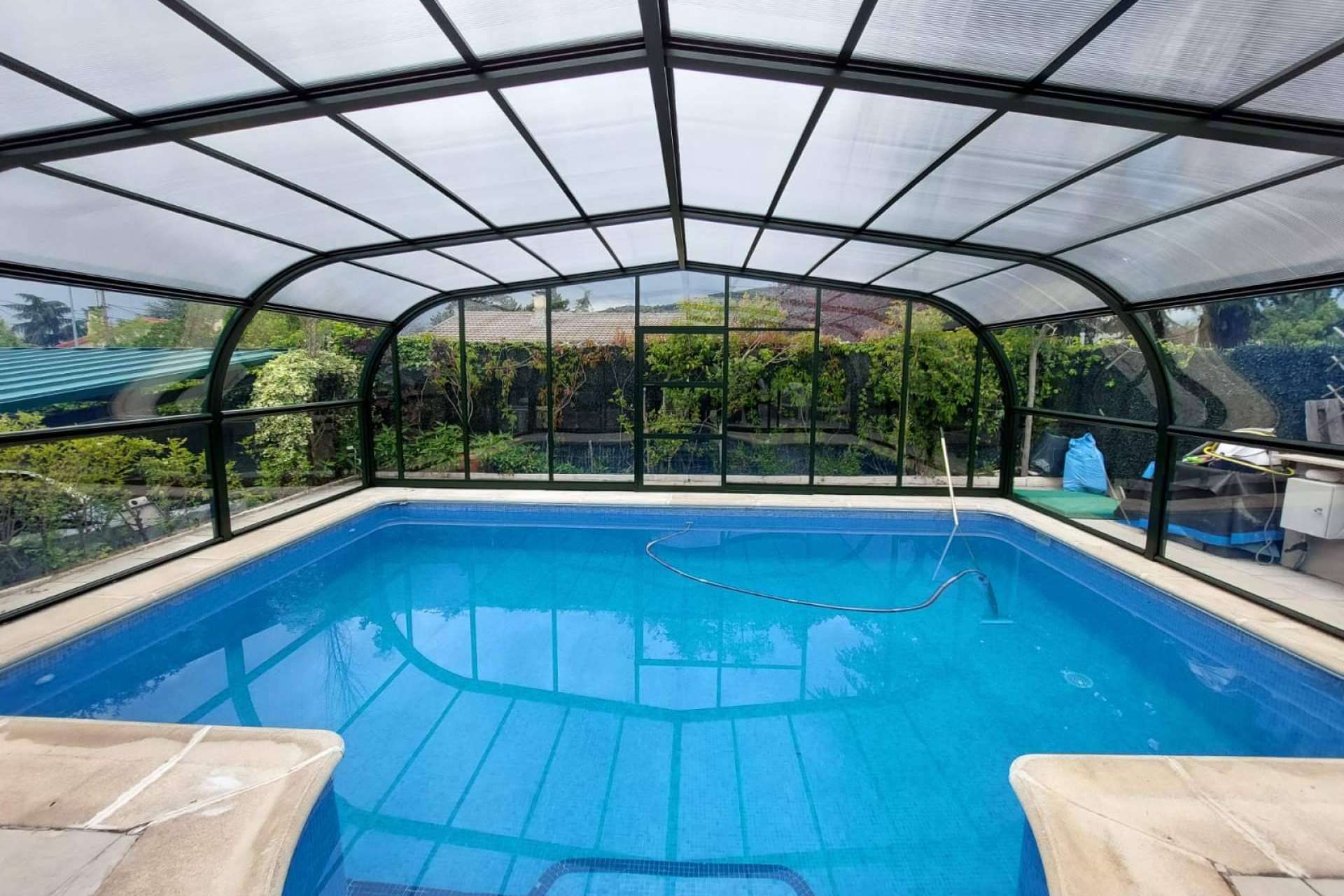 Conseguir excelentes cubiertas para piscinas enterradas, en COVERTTO