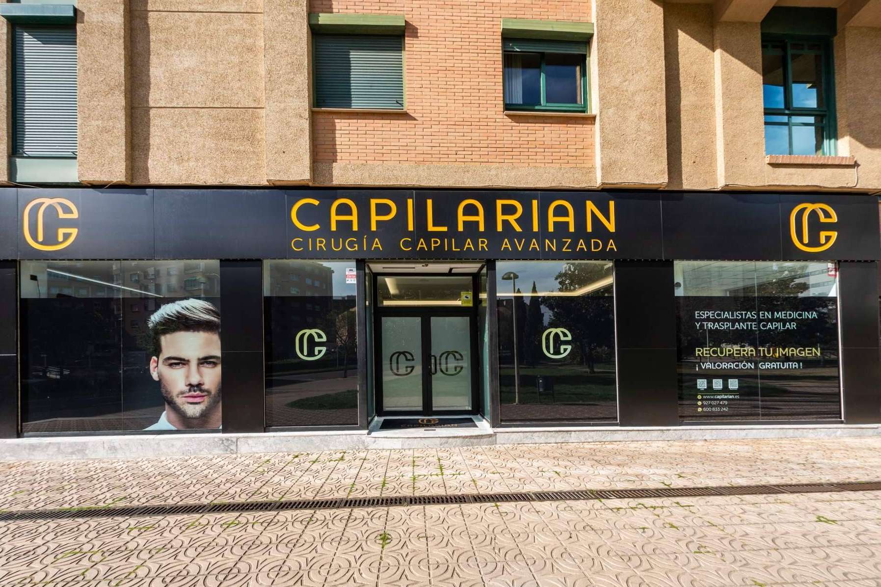 Capilarian es la clínica especializada en cirugía capilar en Cáceres