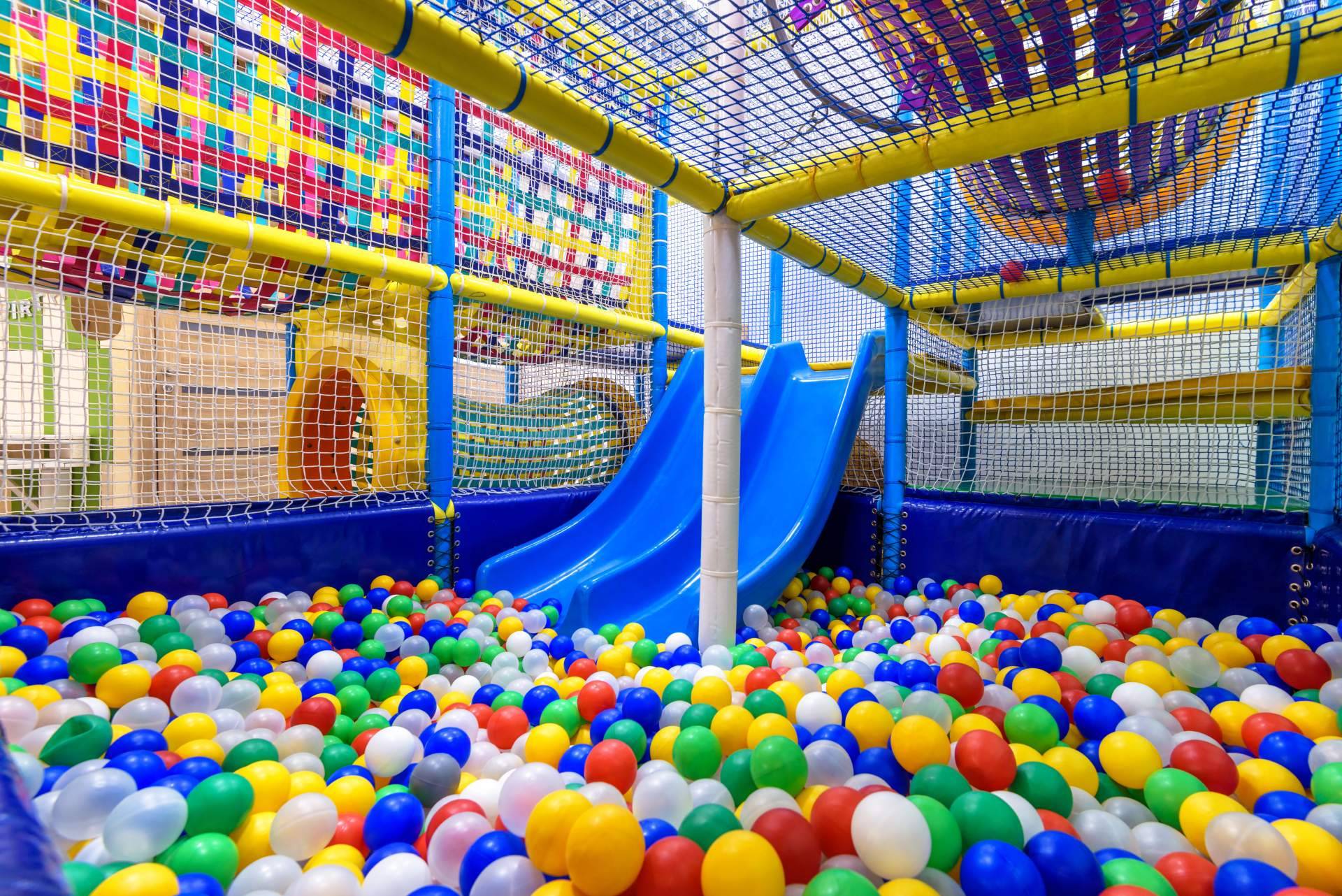 El catálogo de productos de Infosolucion ofrece bridas para parques infantiles
