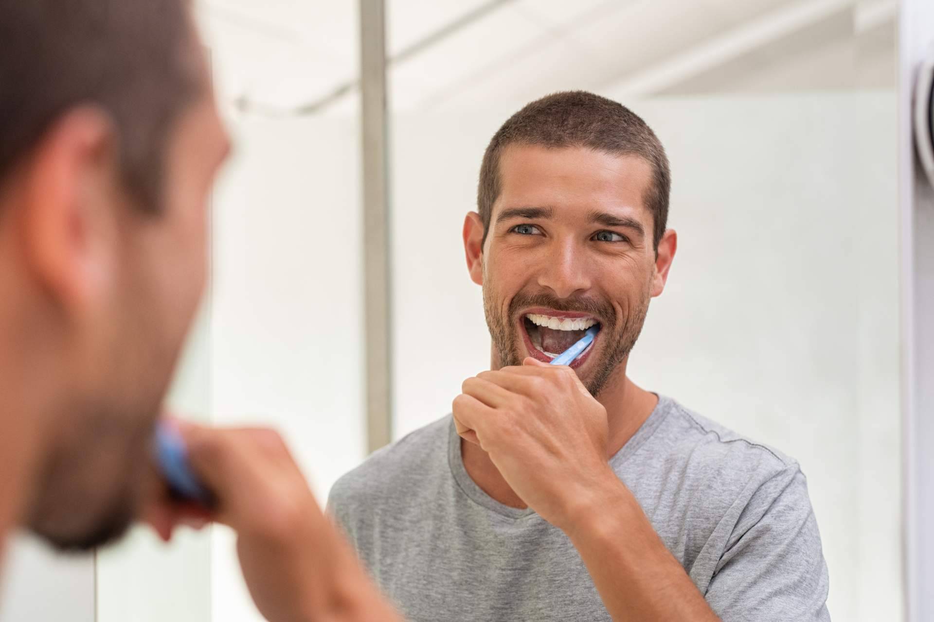 Trucos expertos para dar con la mejor higiene interdental, por FarmaSky
