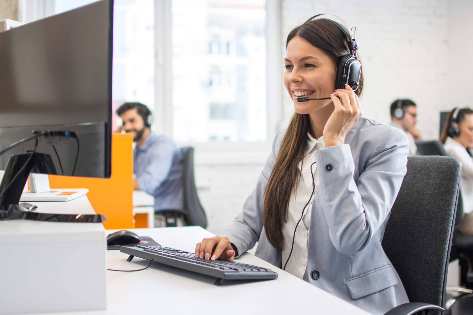 La creación de experiencias positivas de clientes en la comunicación con el contact center de TELLiT