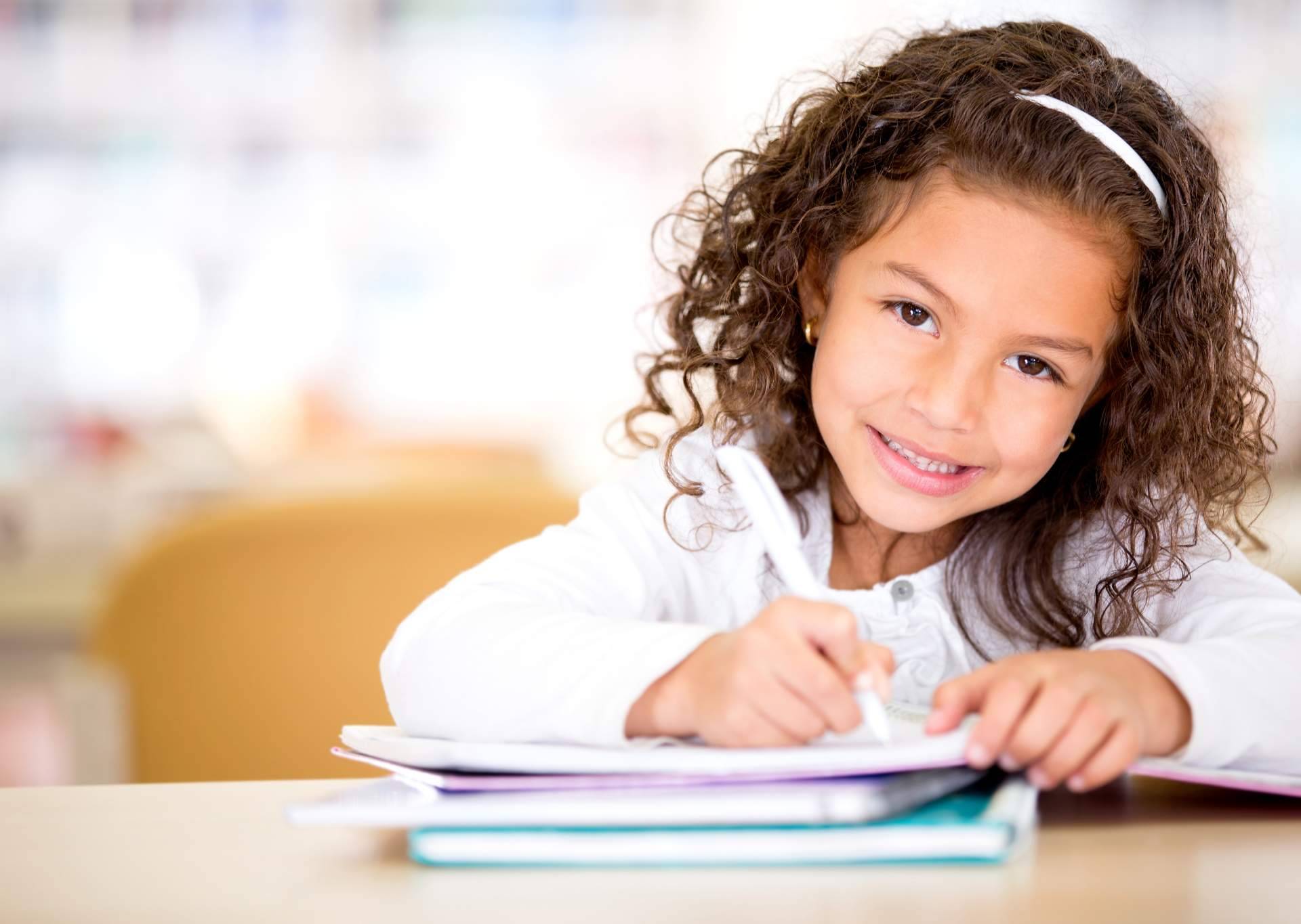 Los juegos de palabras de Deletreados, una muy buena opción para que los niños desarrollen habilidades que necesitan para leer, escribir y deletrear