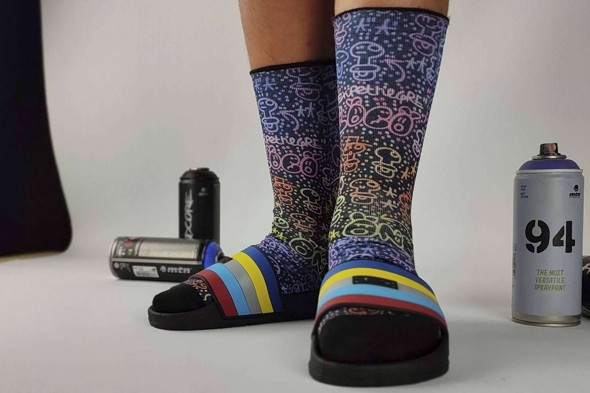 Crear calcetines tie dye únicos, con ISOKISI