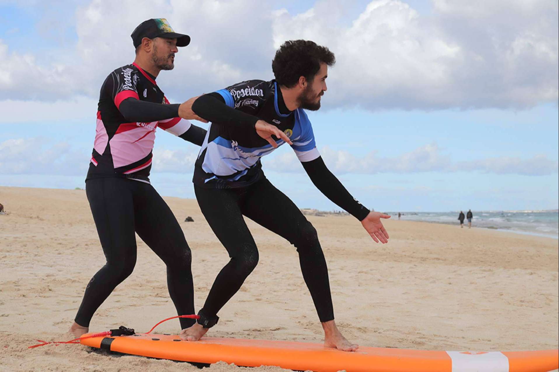 La sonrisa de las primeras olas practicando surf