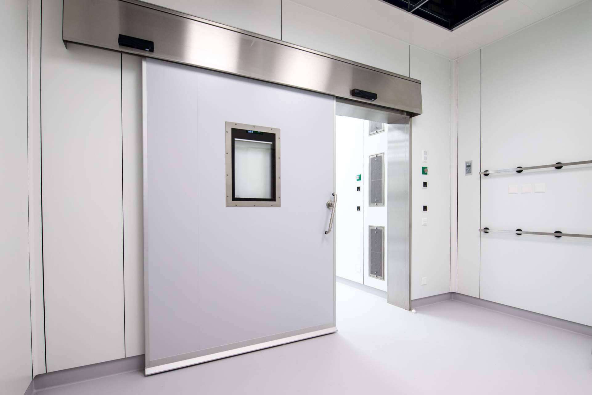 El catálogo de puertas automáticas peatonales que ofrece ASSA ABLOY
