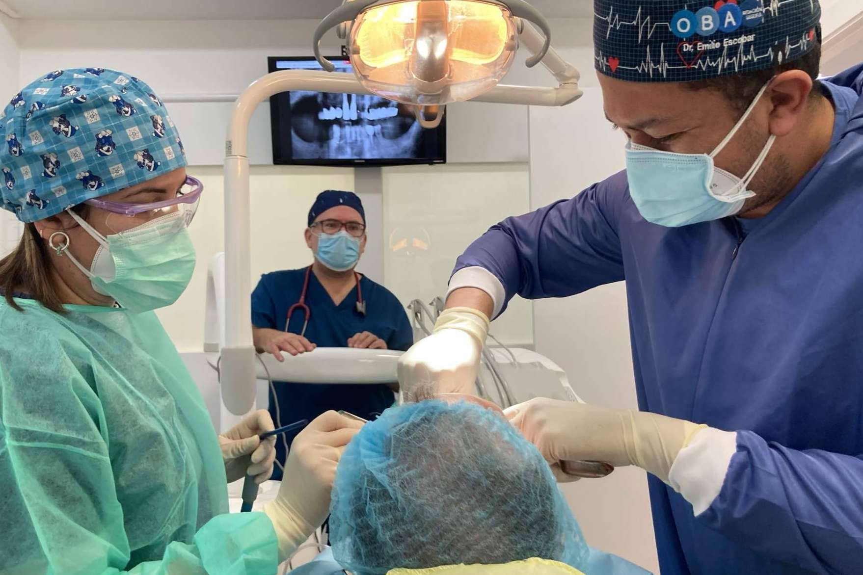 Tratamientos dentales y servicios efectivos que mejoran la sonrisa de los pacientes con Los Llanos Dental