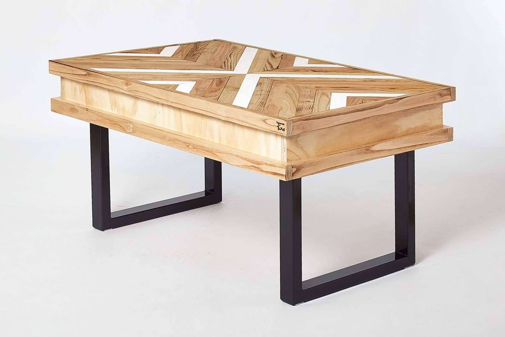 Muebles de madera y otros productos de decoración hechos a mano y con materiales 100 % naturales, disponibles en TrueWood