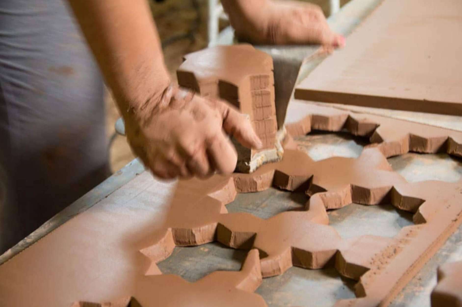 Artesanía sostenible, los azulejos artesanales de Cerámicas Viceira