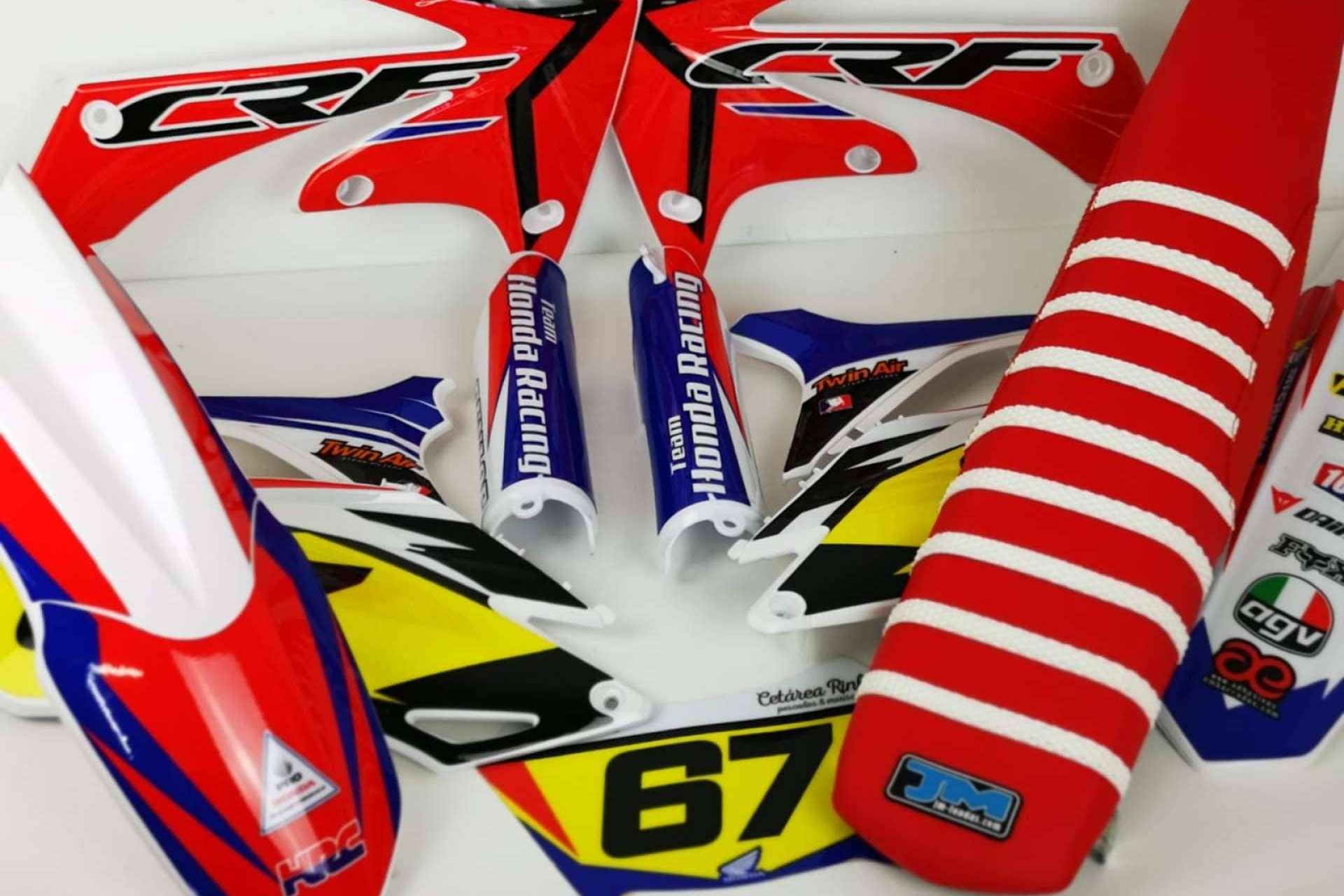 Los beneficios de las fundas de asiento para la moto, con ADHESIVOSEMBARRADOS