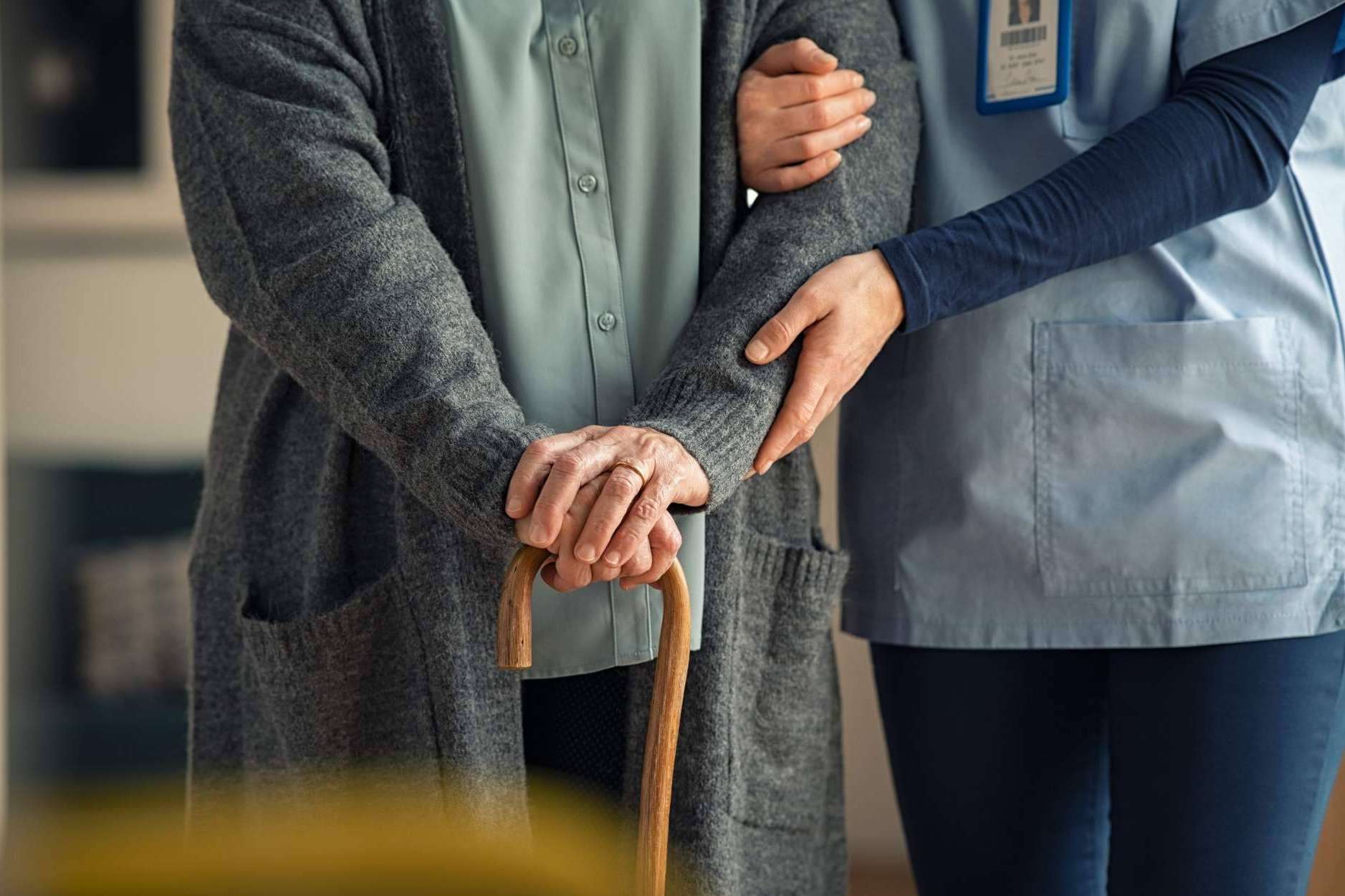 Grados de dependencia de personas mayores, ¿qué son y cómo solicitar las ayudas a la dependencia?