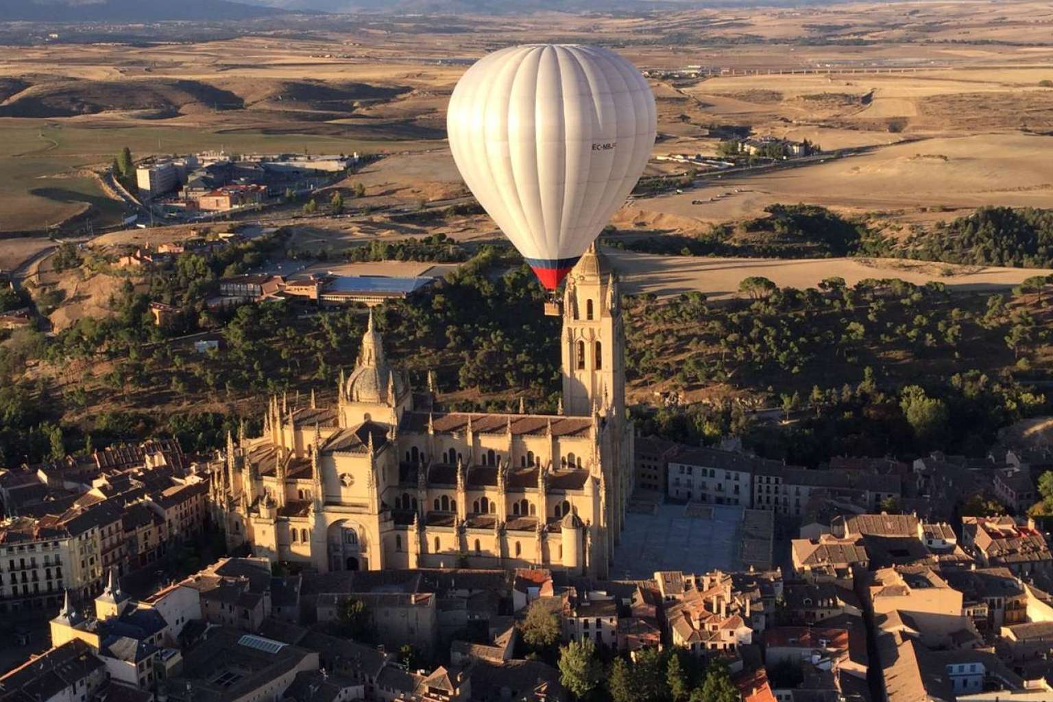 Los 5 mejores viajes en globo del mundo. Conocer uno que está aquí al lado