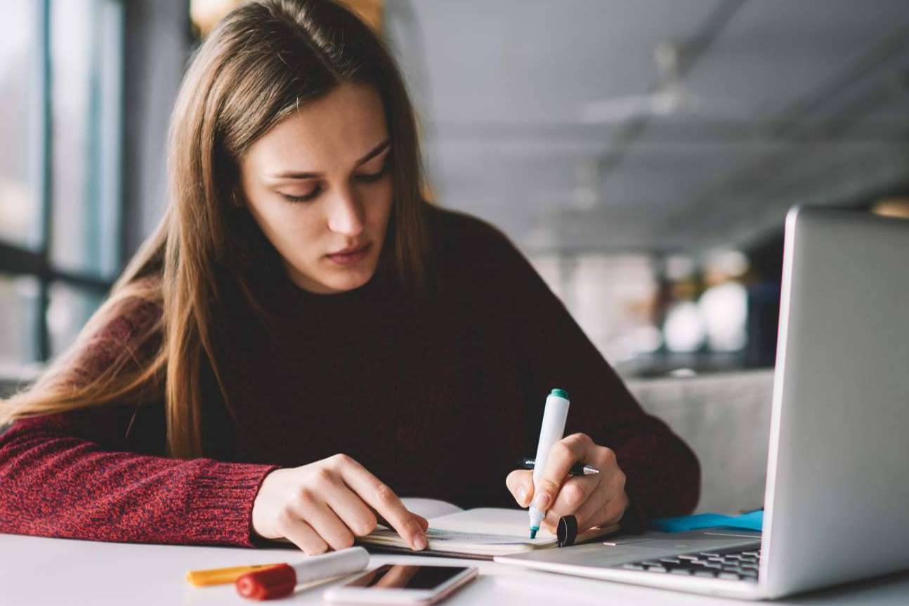 Ventajas de apuntarse a cursos homologados para aprobar una oposición, según Opositer