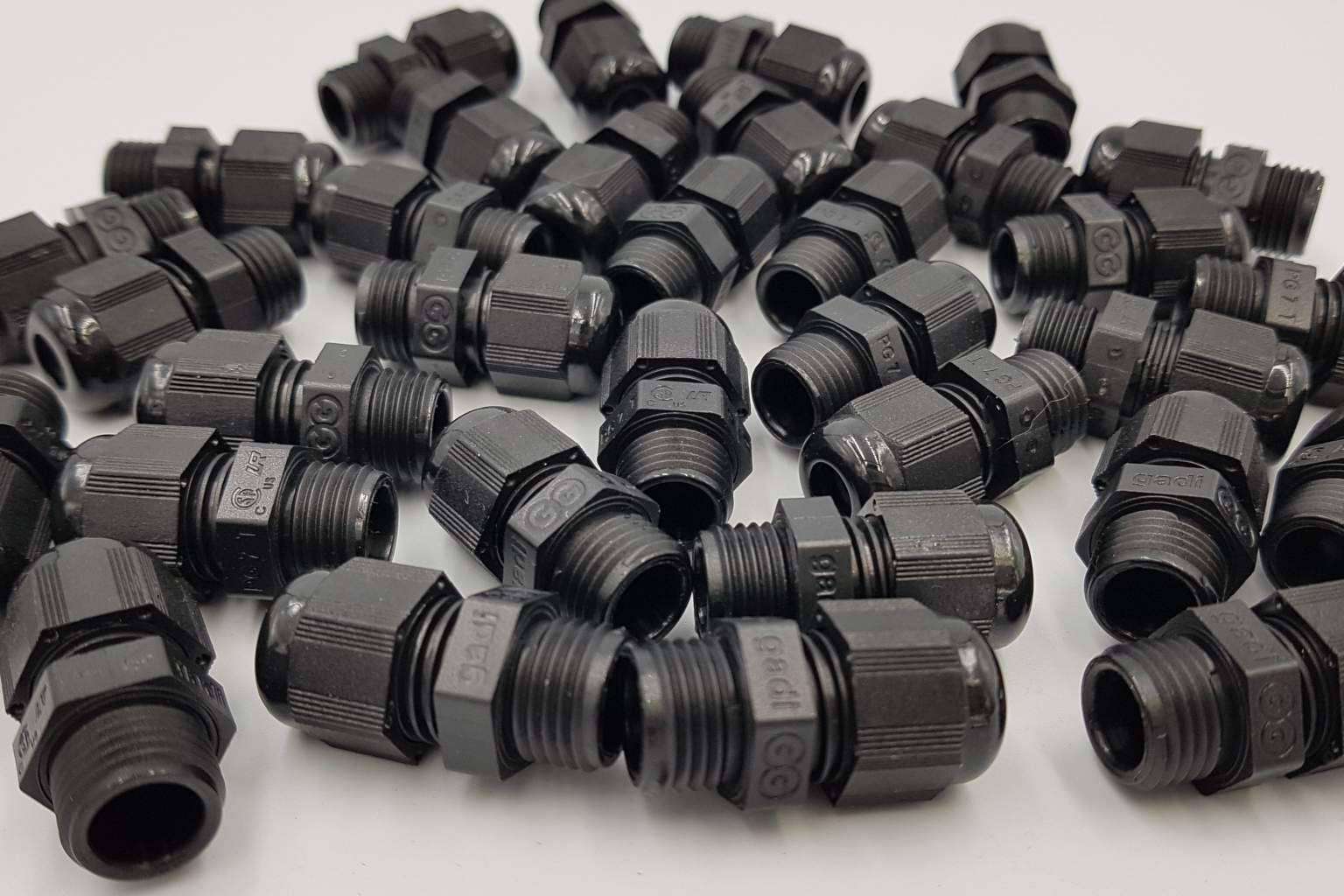 Infosolucion habla de las características de los prensaestopas para cables