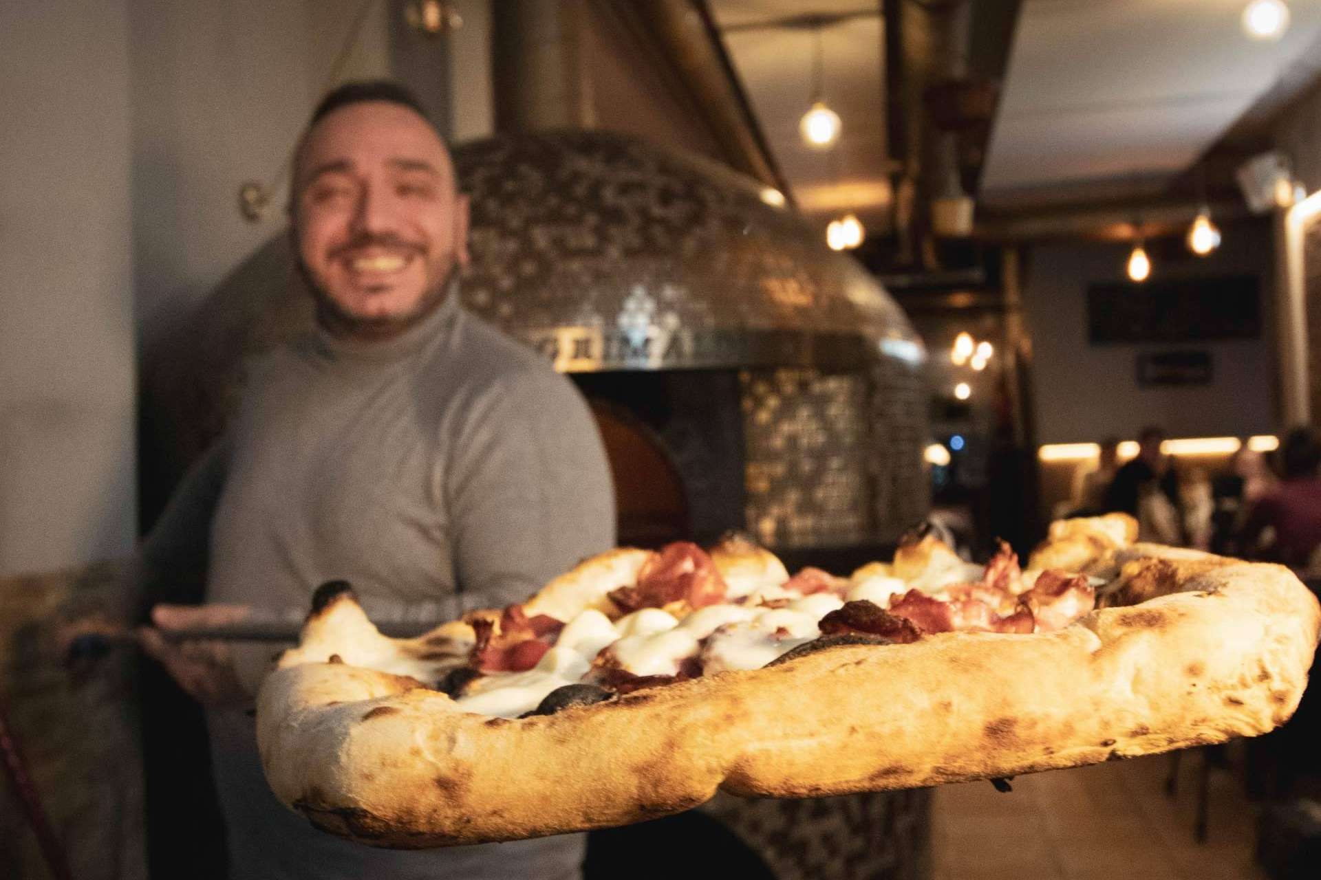 El restaurante Spaccanapoli Barcelona ofrece una de las mejores pizzas en Barcelona