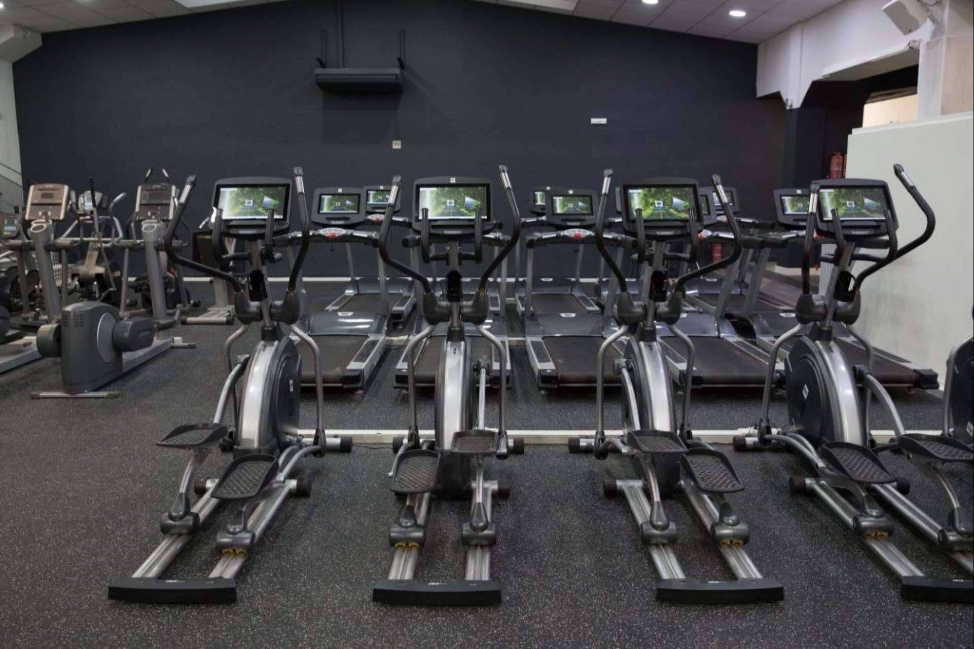 Descubrir 'la perla' escondida de Vallecas. MABUNI, el gimnasio con piscina
