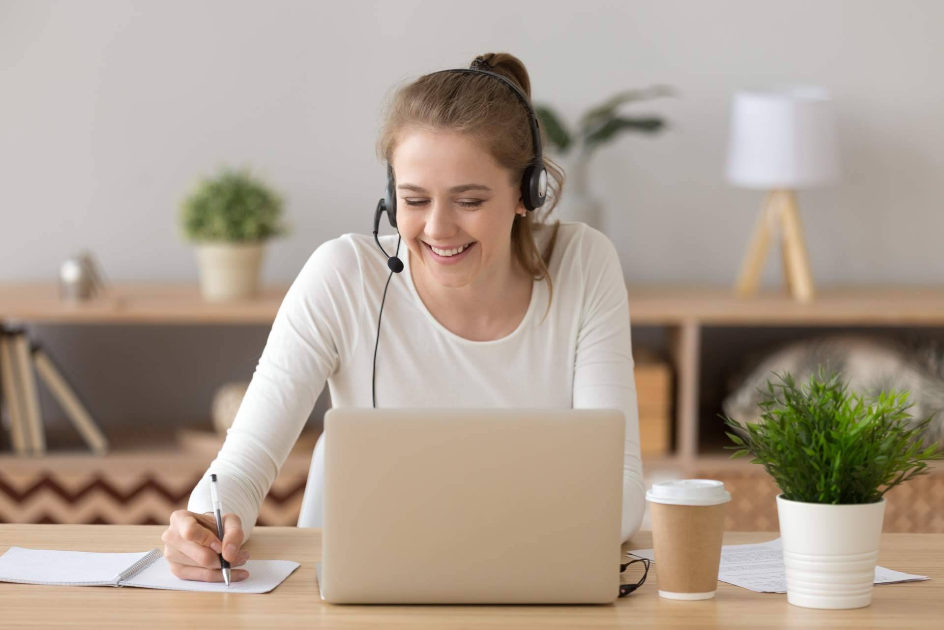 Learn Hot English expone las 16 palabras de negocios que los españoles que trabajan en inglés pronuncian habitualmente mal