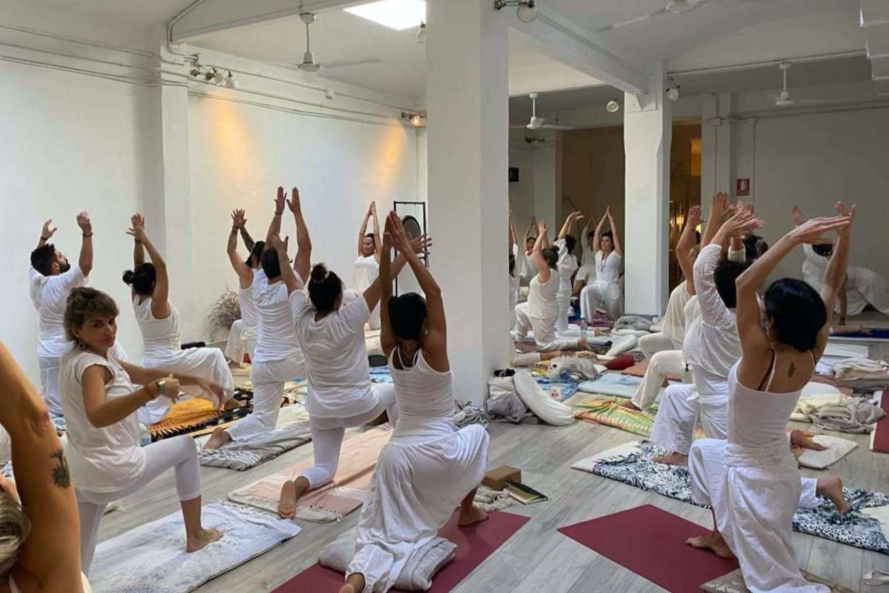 Formación para profundizar en el kundalini yoga, con Blanc Yoga