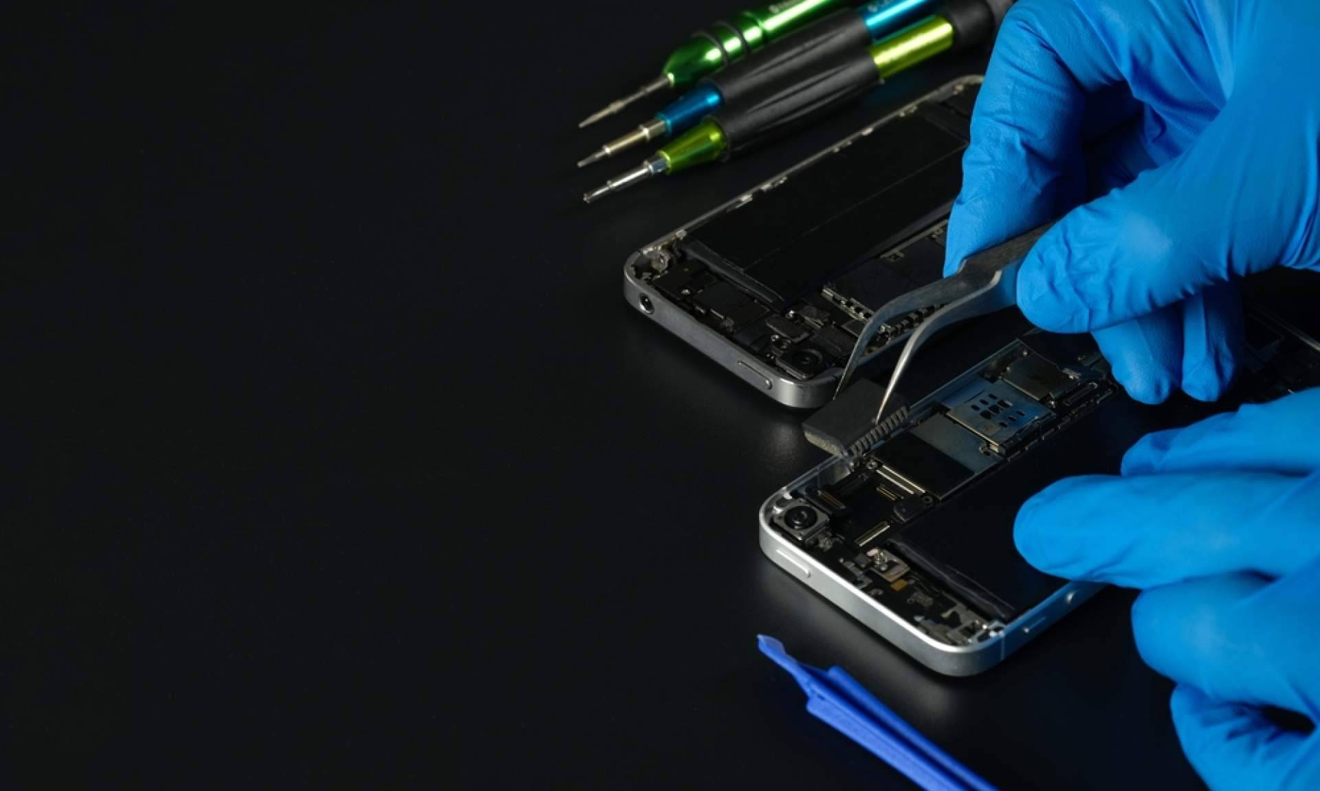 Reparaciones exprés de teléfonos móviles en la tienda física de Doctor Móviles