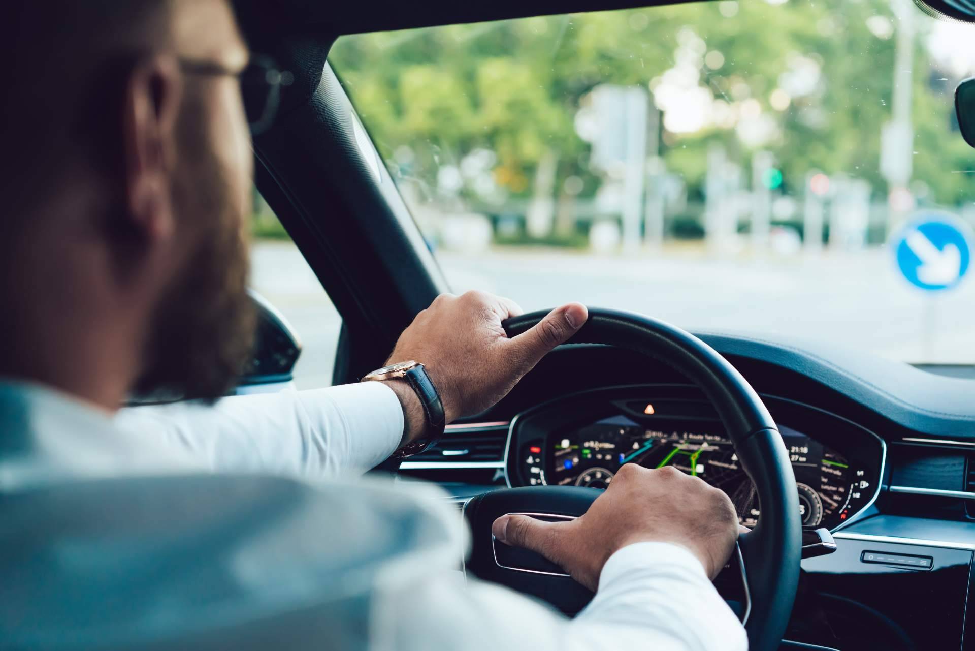 Rent Car Deluxe explica si es mejor la compra o el alquiler de coches deportivos