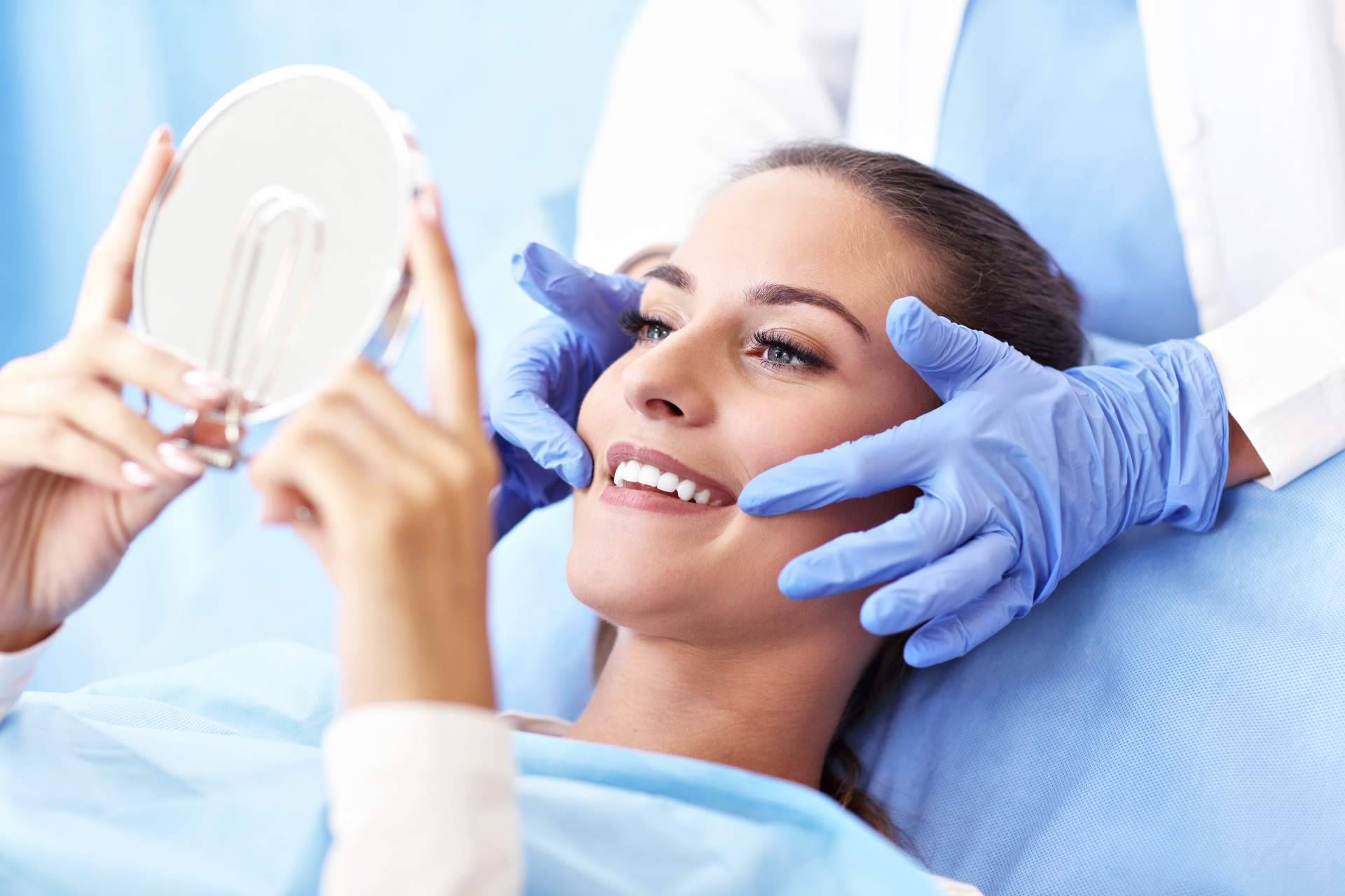¿Qué es el curetaje dental y por qué es relevante prestar atención a la salud de las encías?