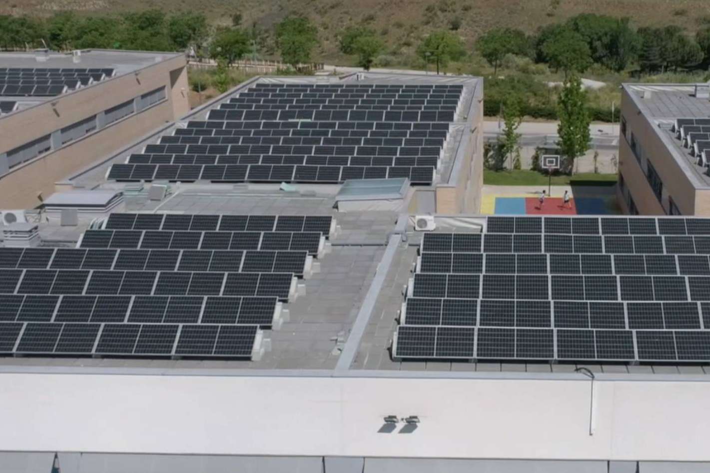 Cómo ahorrar en el autoconsumo industrial, con la empresa E4e Soluciones