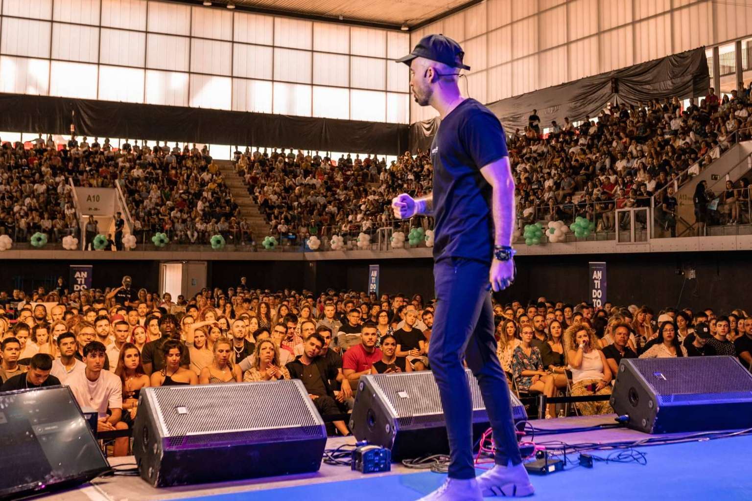 Javi Rodríguez, el joven que está transformando la industria del emprendimiento con su metodología HIT y Héroes sin capa