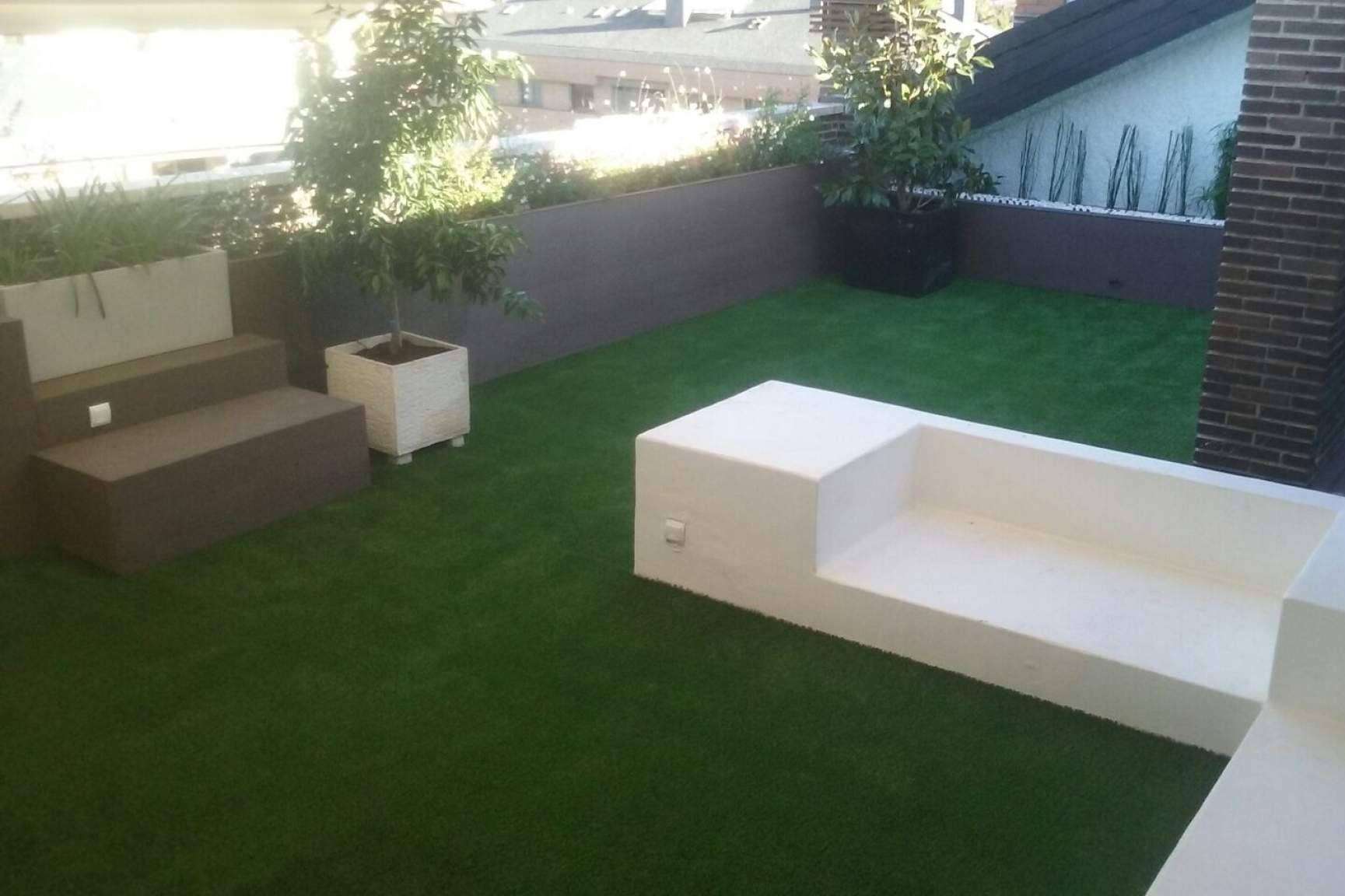 Césped artificial para terrazas y balcones con la calidad que proporciona Albergrass