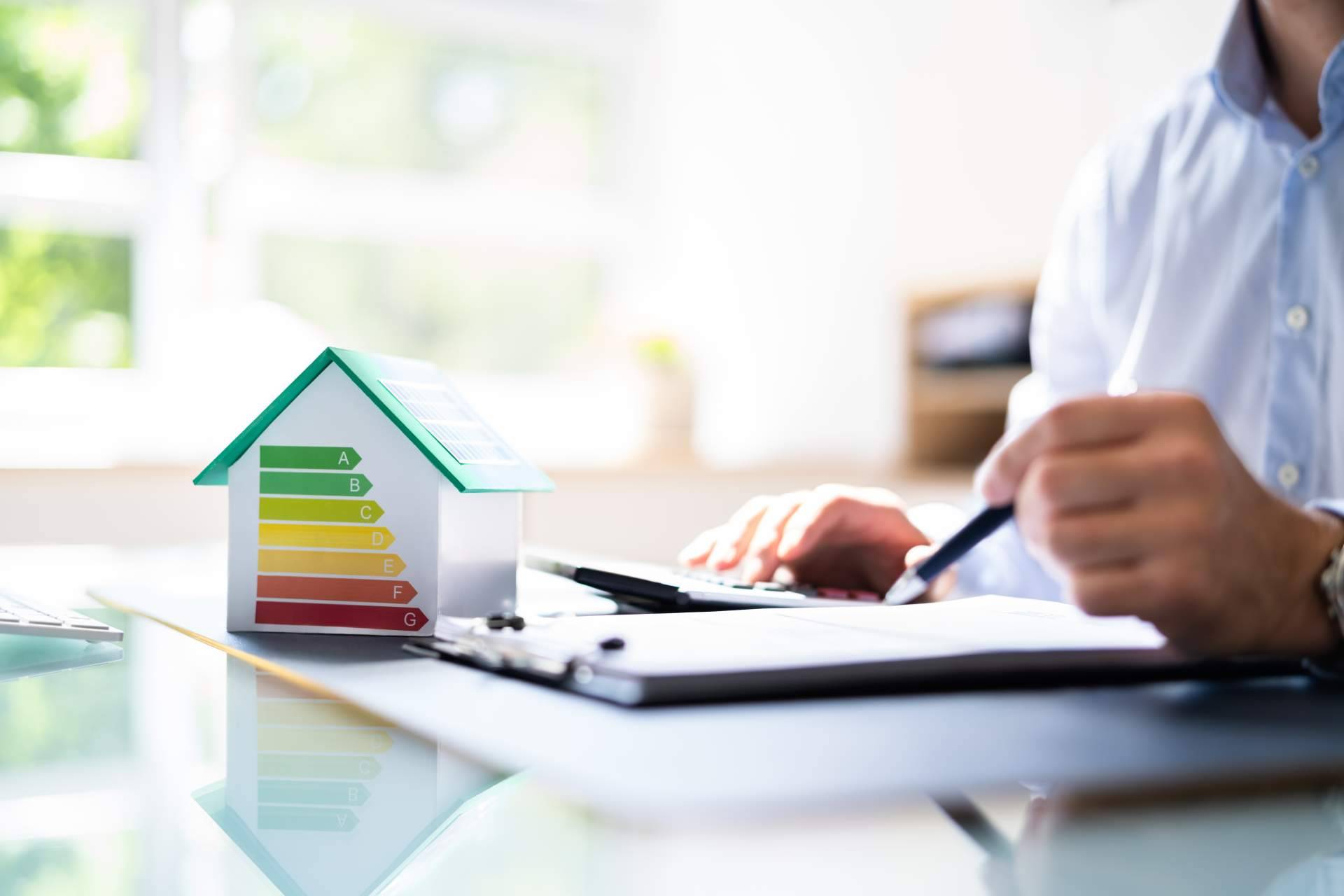 Asesores energéticos especializados en luz y gas, con Energybox