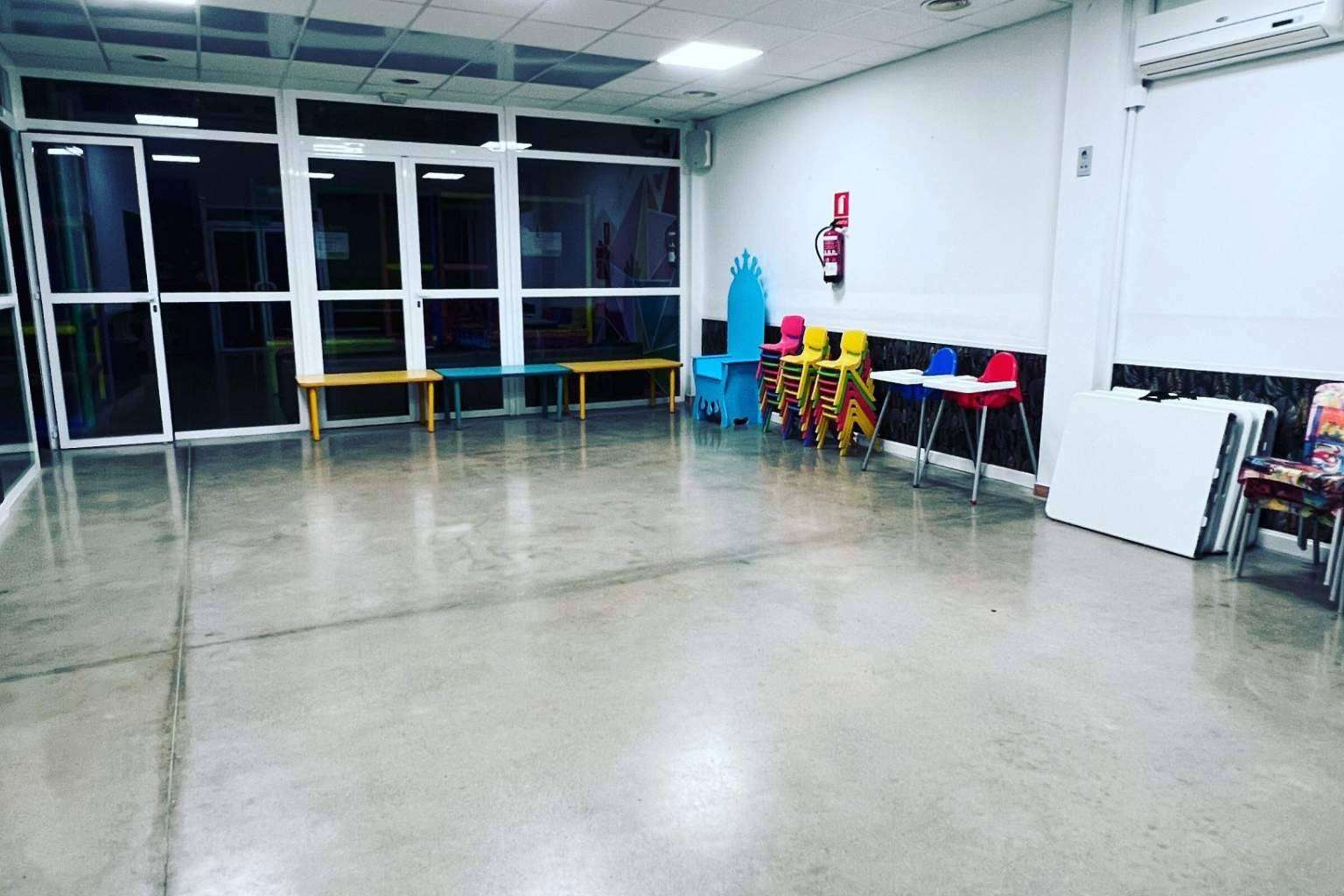 Divertirse en JumPlay - Parque de bolas para cumpleaños en Sevilla