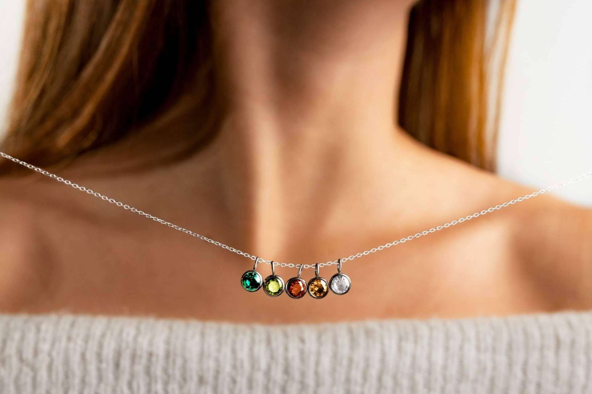 LePetiteMarie y su catálogo de tobilleras y colgantes de colores para el verano