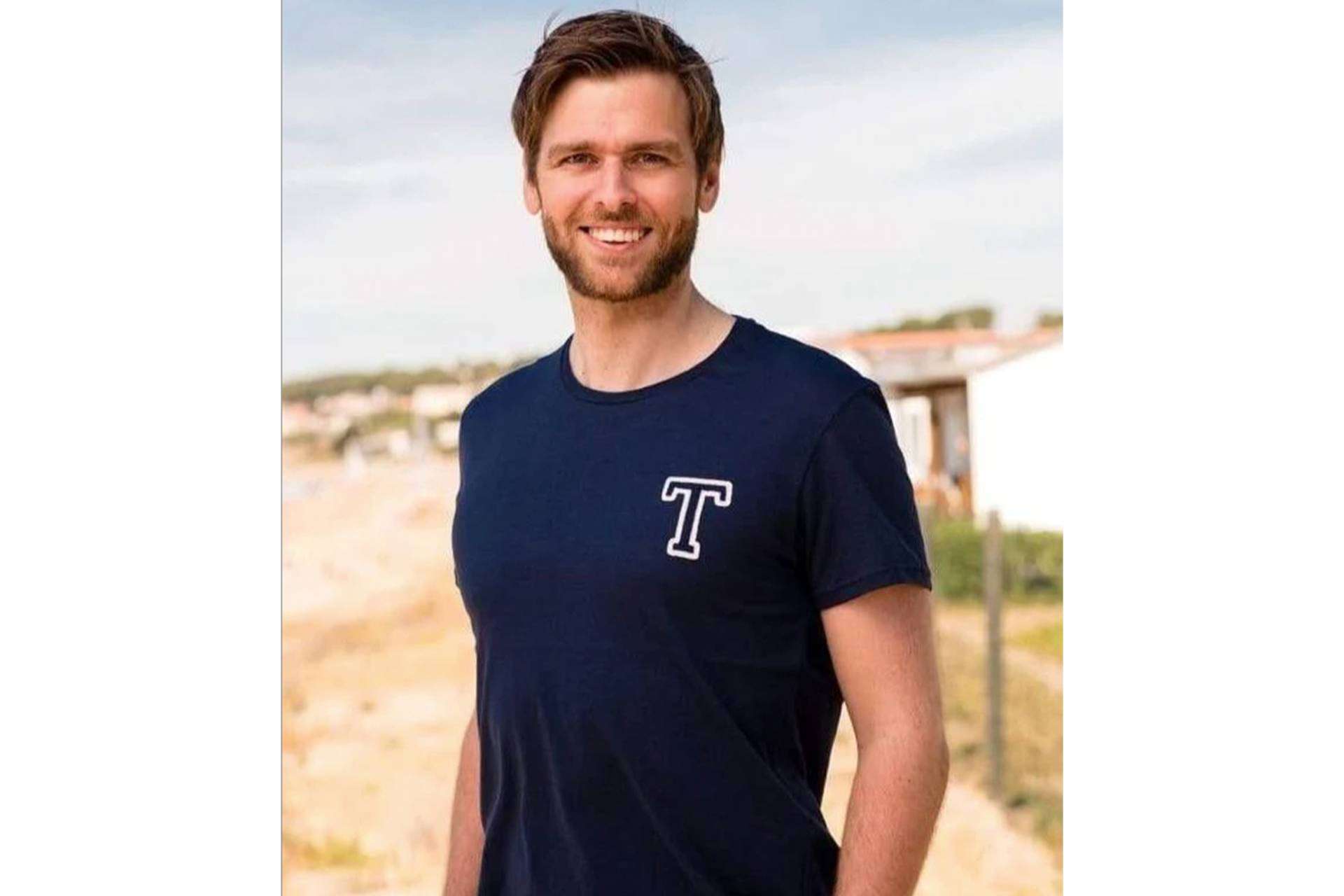 Anitials vende camisetas personalizadas con inicial, una prenda única para este verano