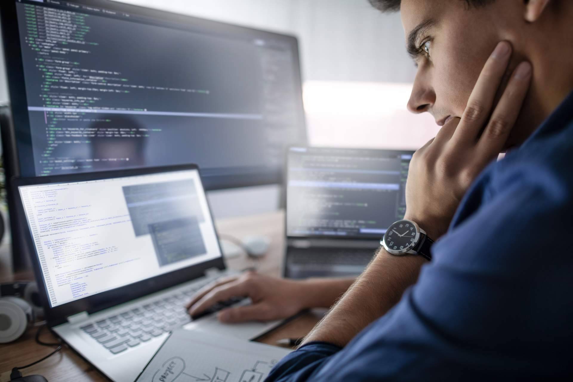 Las principales diferencias entre desarrollo a medida y CMS