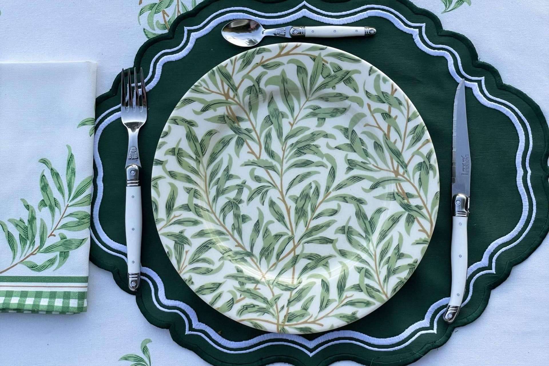 Las vajillas personalizadas no pueden faltar en ninguna mesa, con Goodies Ceramic
