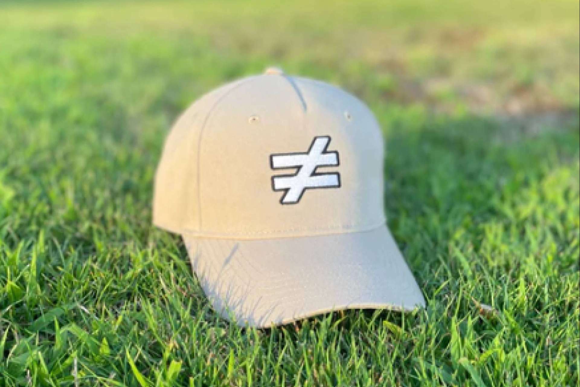 Gran variedad de modelos de gorras de golf en el catálogo de NGB Sports