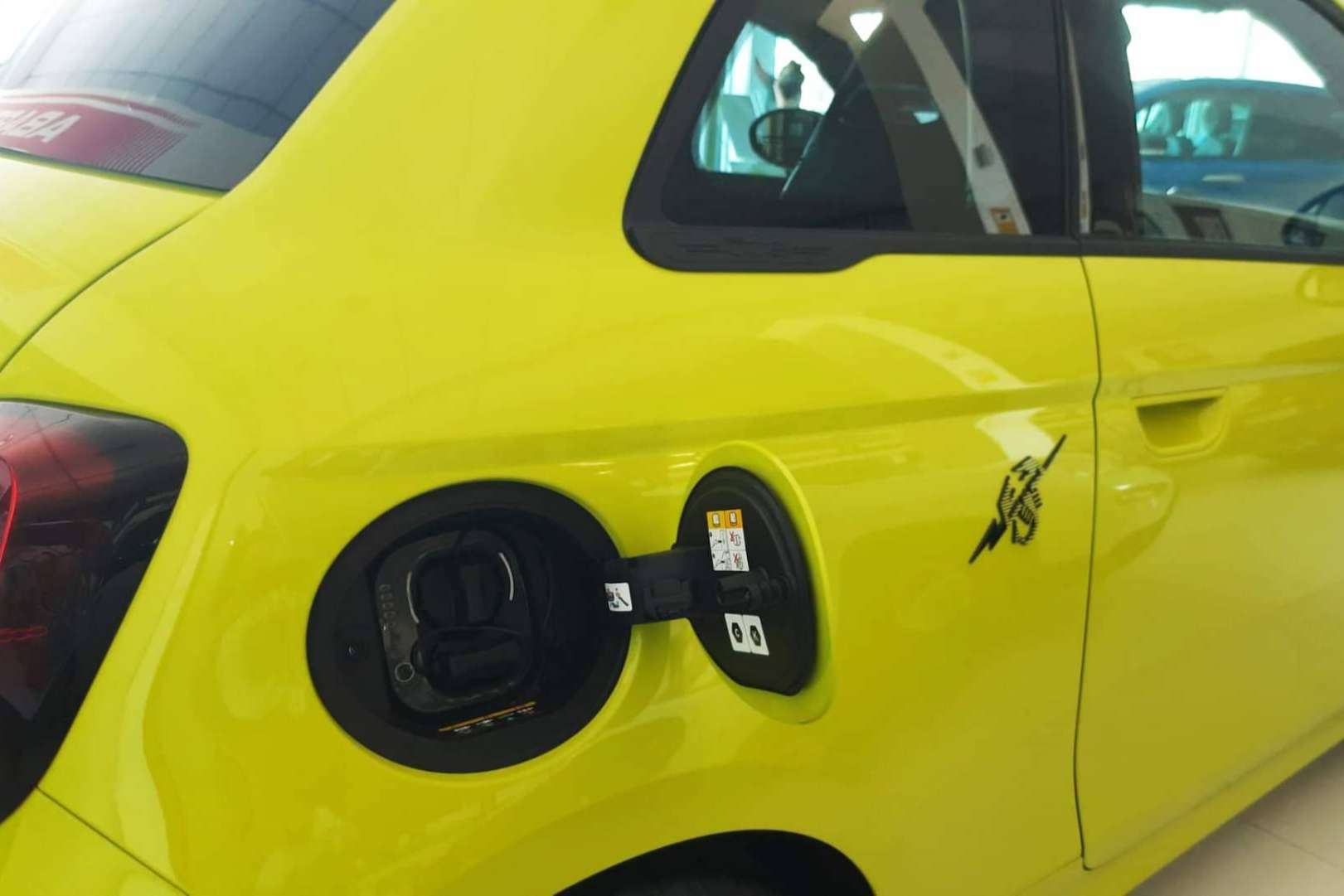 Ascauto ofrece en Madrid el Abarth 500e, impulsando la electrificación