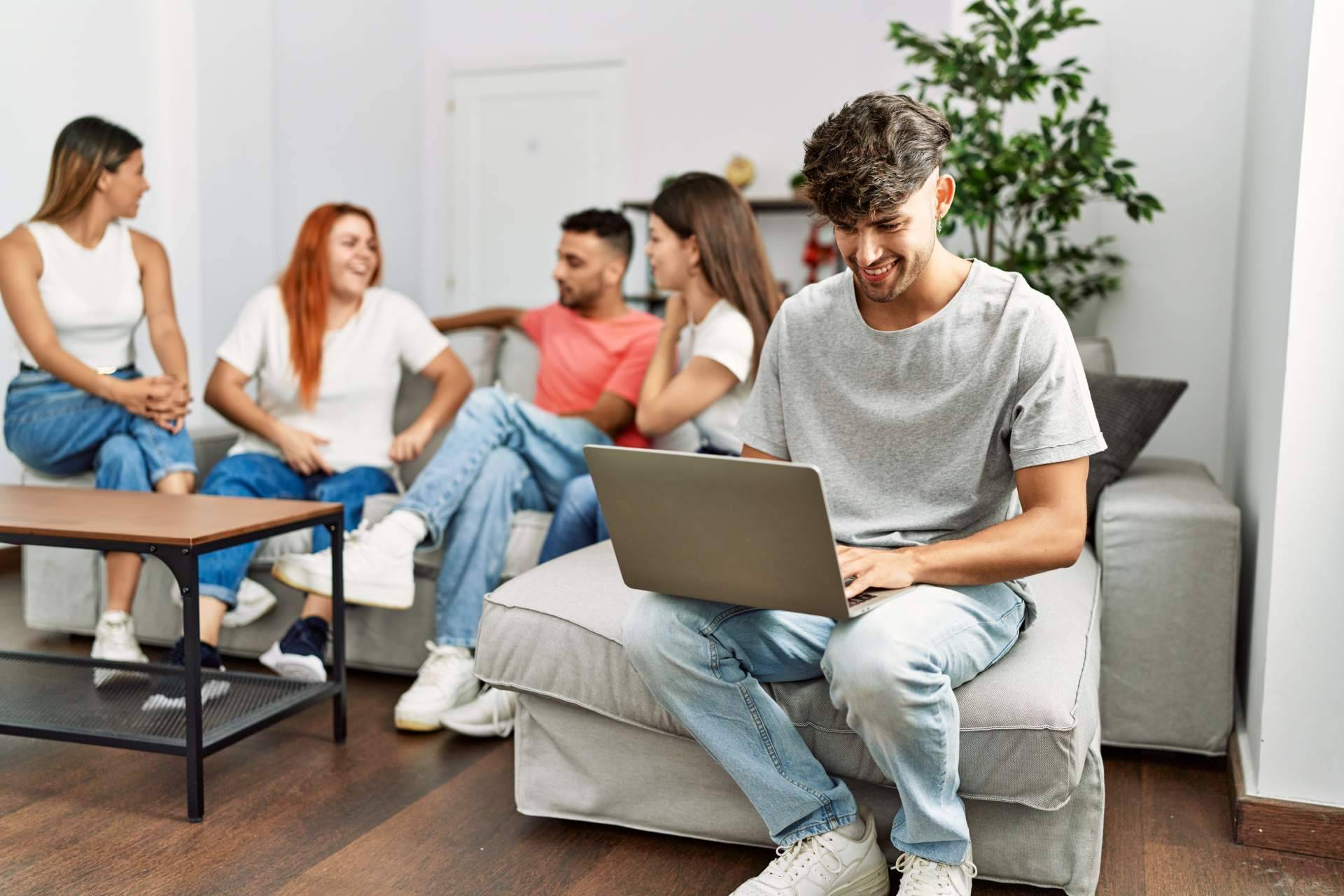 Elegir la habitación ideal en Granada para la aventura universitaria con LIVE4LIFE
