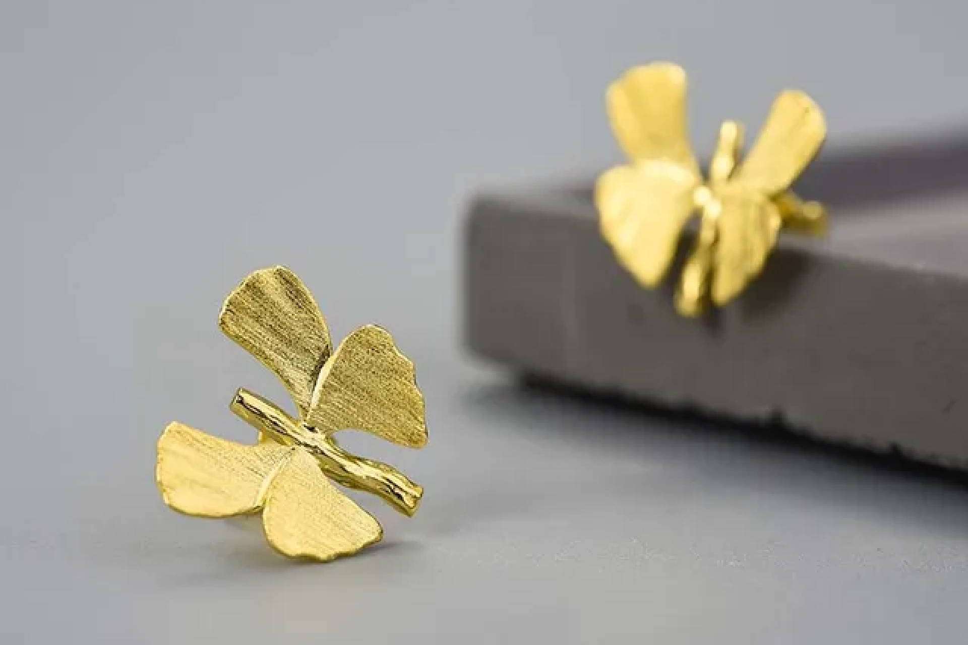 Los pendientes de plata y oro de Kitara