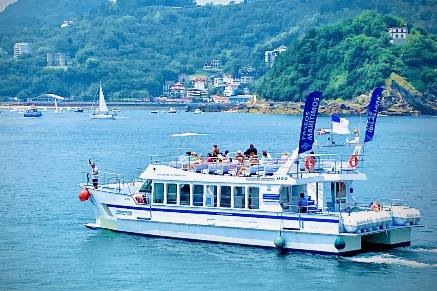 Grupos escolares a bordo del servicio turístico marítimo de Ciudad San Sebastián