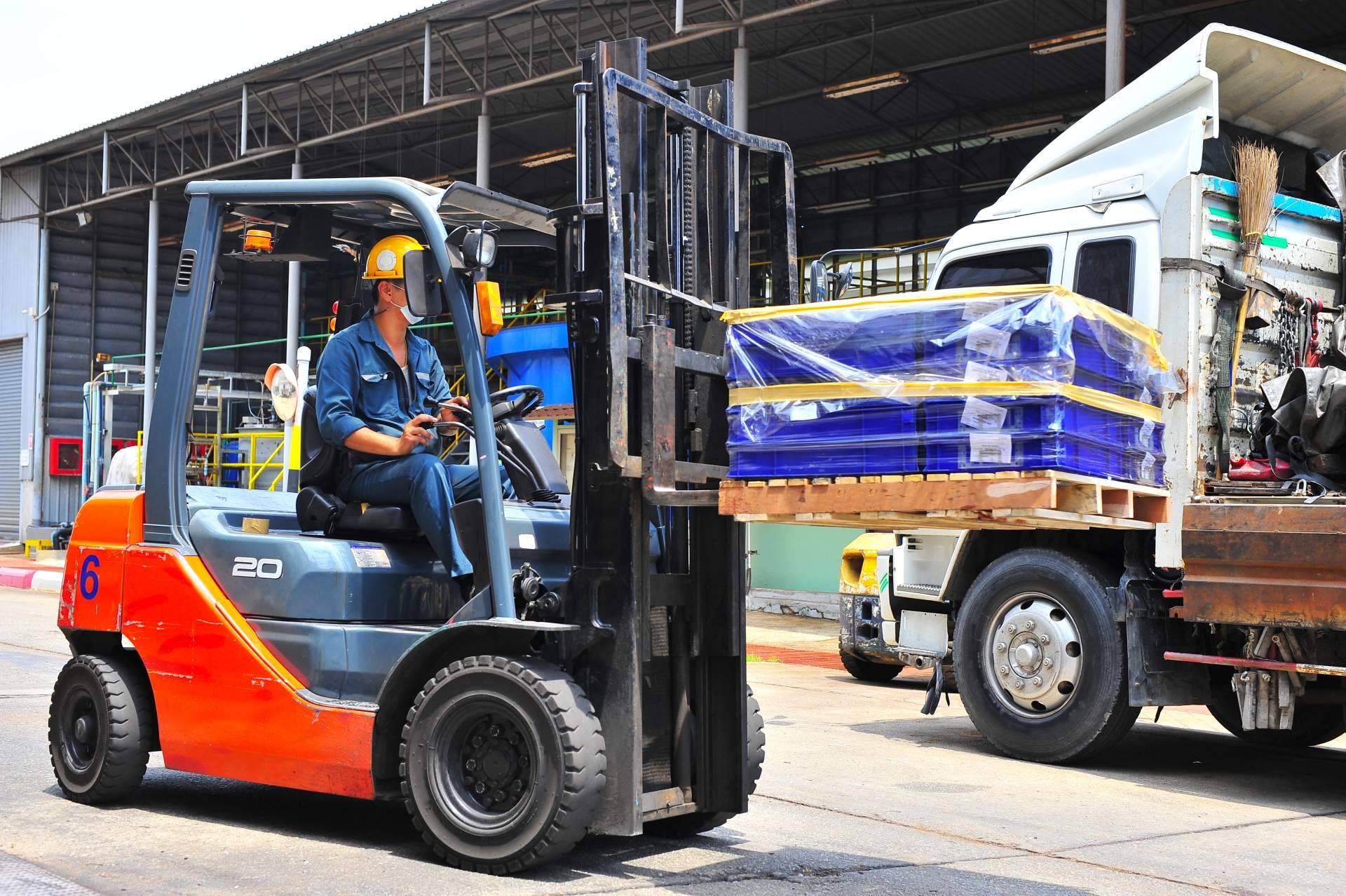 Reemplazo de batería de una carretilla elevadora, con Baterías y Amperios
