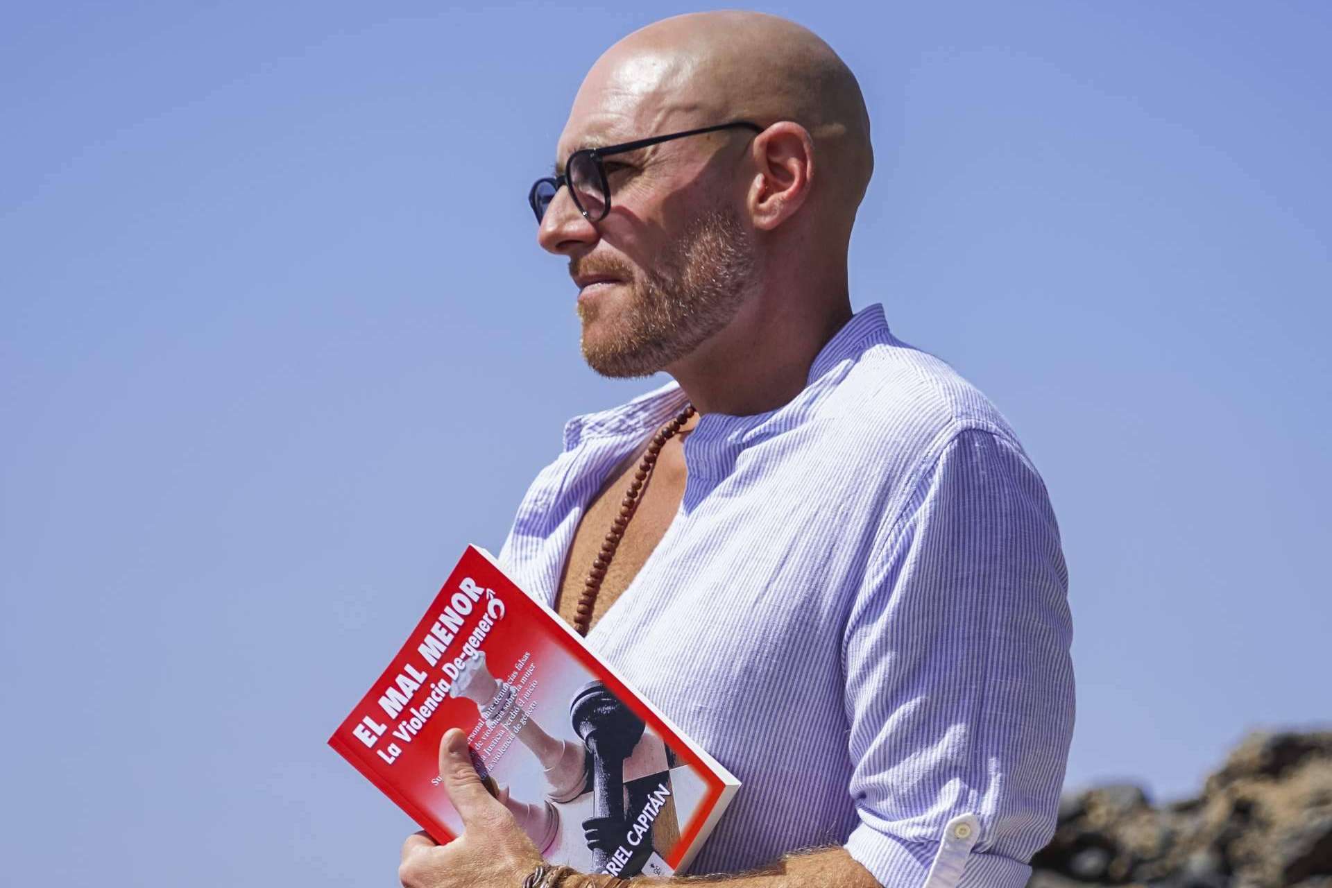 Gabriel Capitán y su libro 'El mal menor', un relato de superación personal