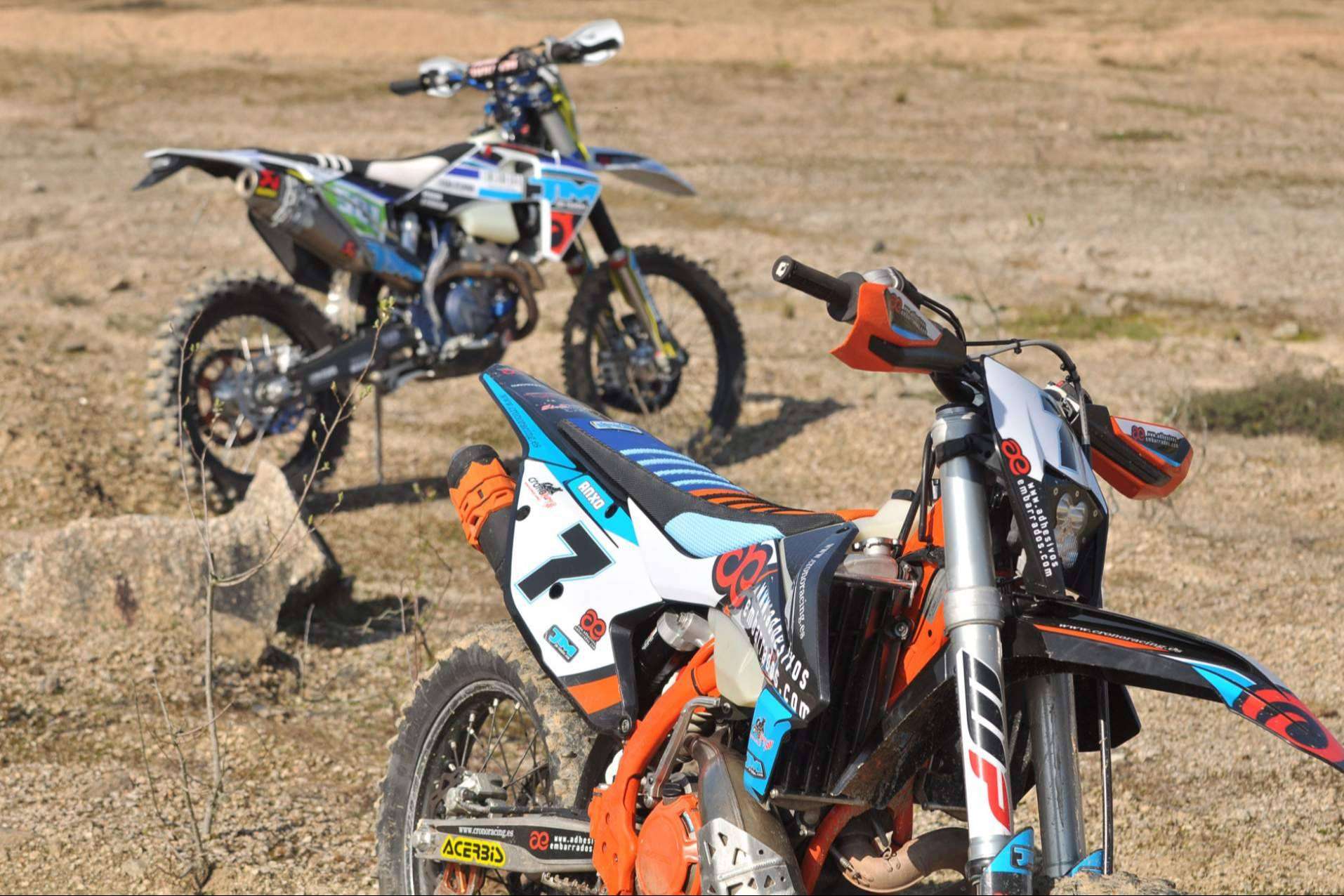 ADHESIVOSEMBARRADOS ofrece plásticos y adhesivos para motos offroad