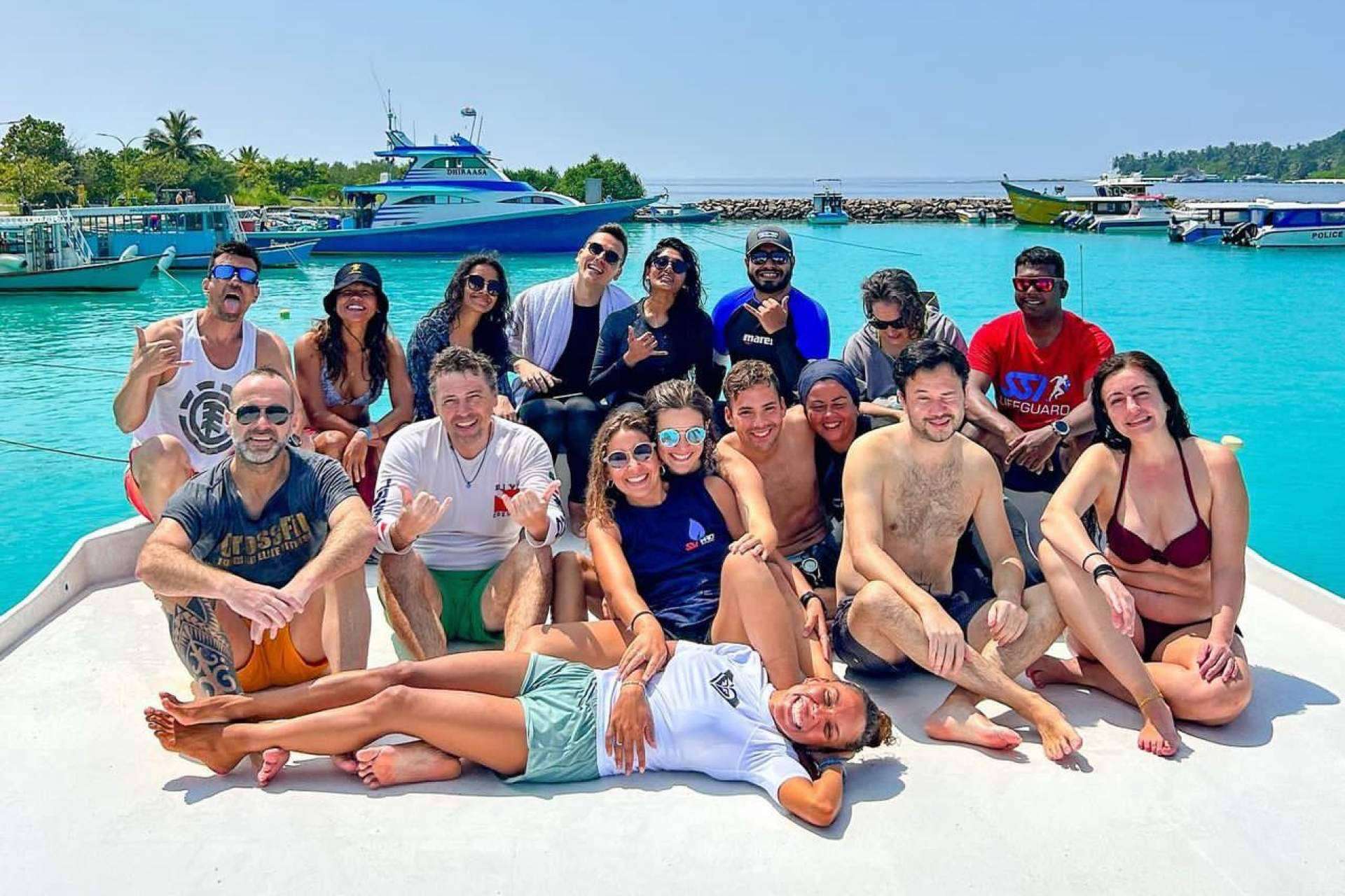 Disfrutar del paraíso de los tiburones con los paquetes de buceo en Rasdhoo y Fuvahmulah de Drop Dive Maldives